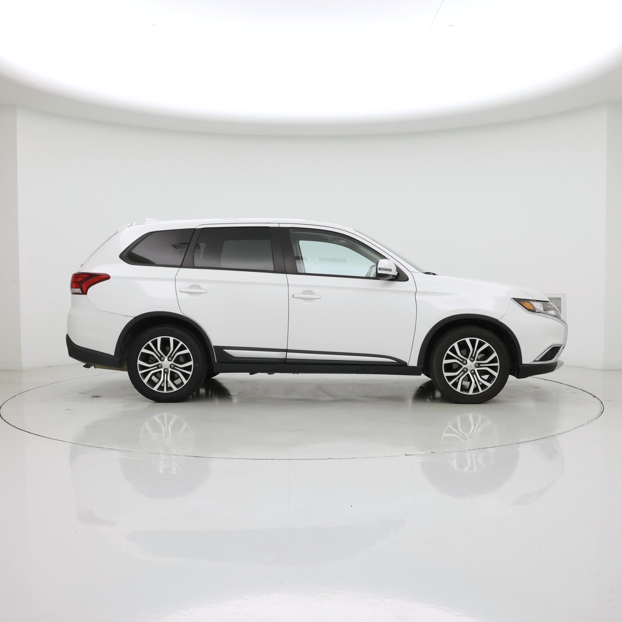 Thumbnail: 2017 Mitsubishi Outlander - 7