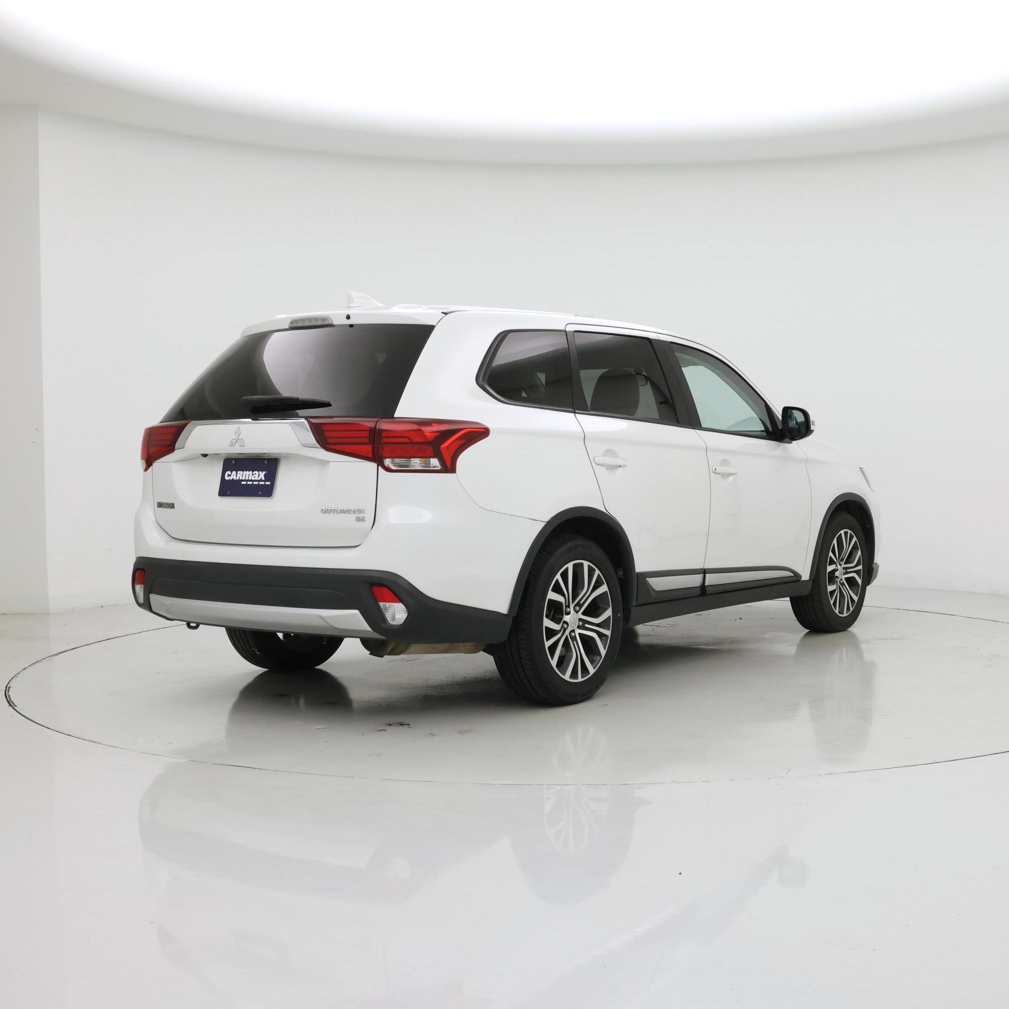 Thumbnail: 2017 Mitsubishi Outlander - 8