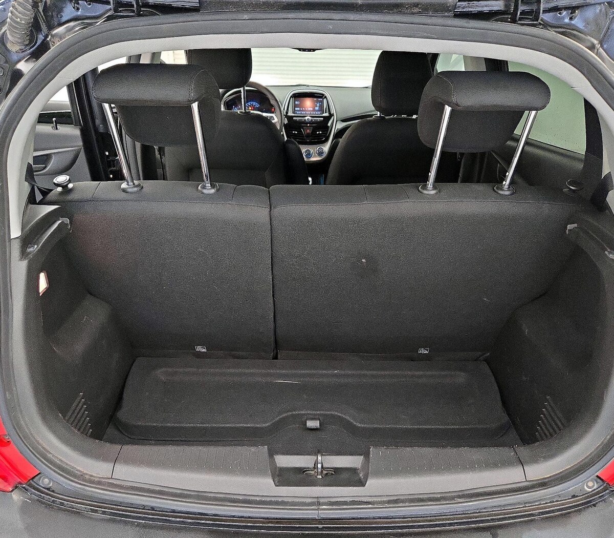 Trunk/Cargo (Seats Up)