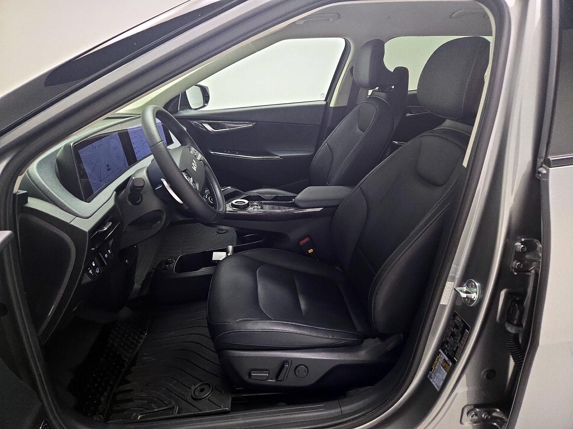 Thumbnail: 2022 Kia EV6 - 11