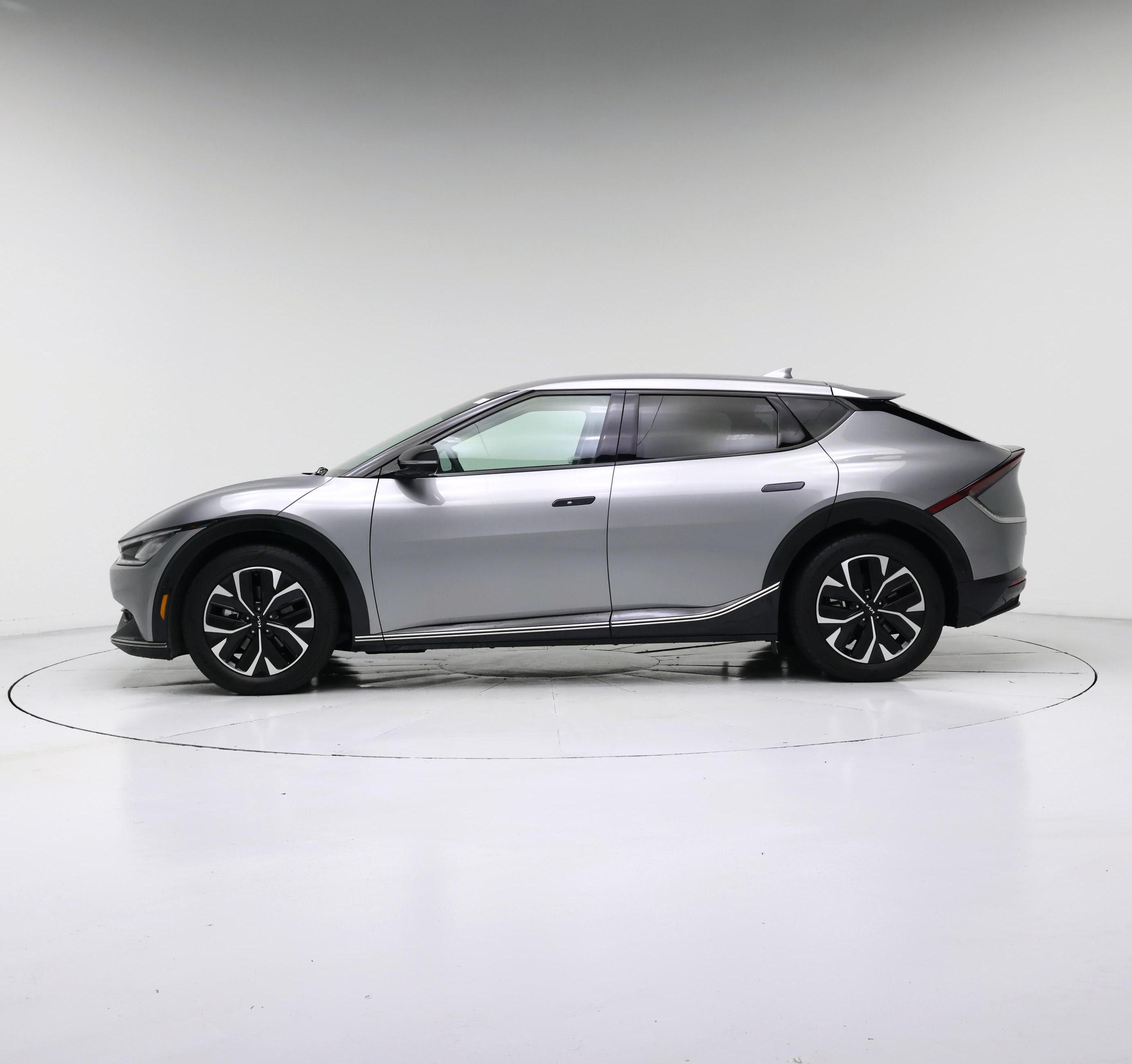 Thumbnail: 2022 Kia EV6 - 3