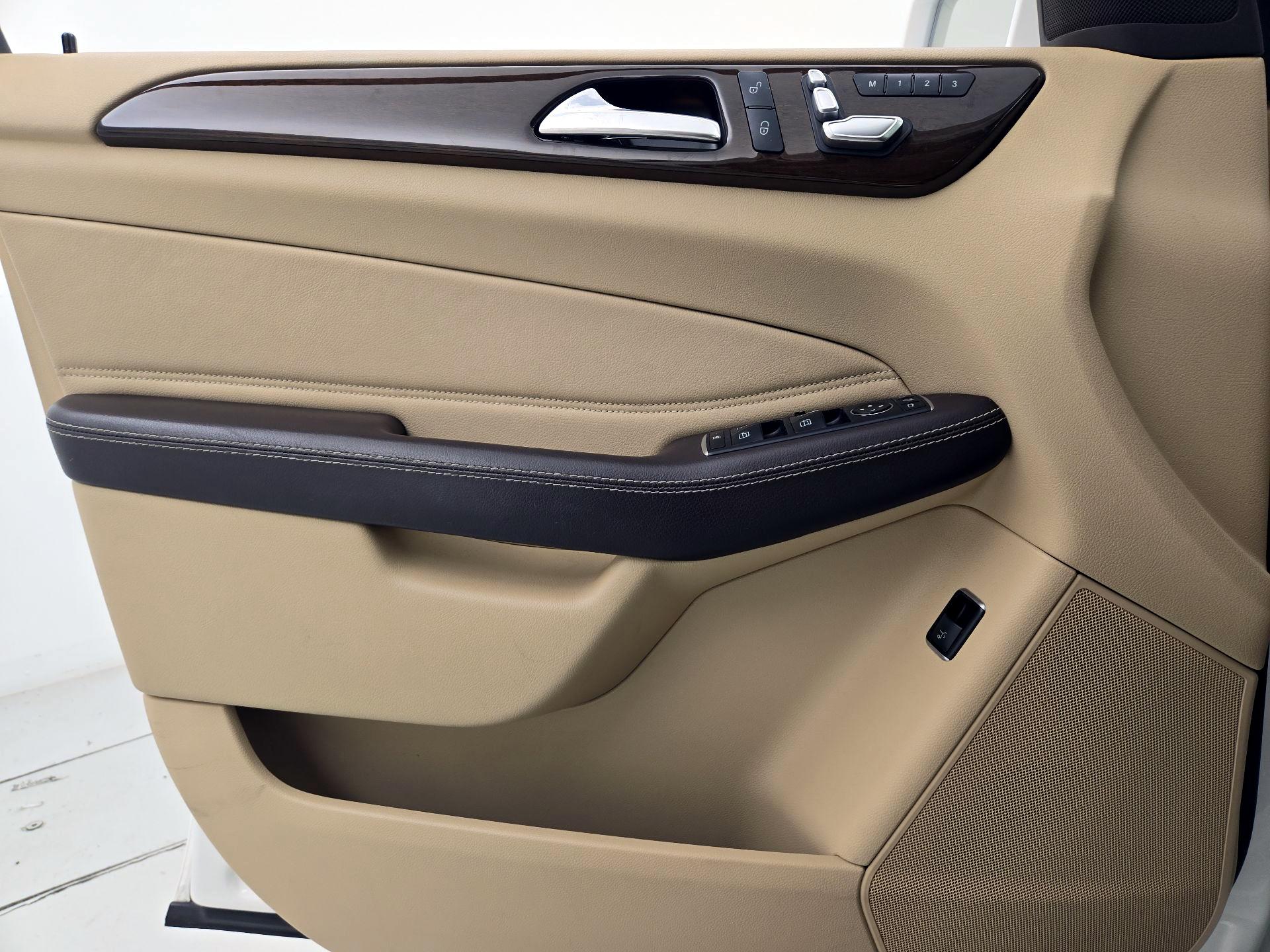 Thumbnail: 2016 Mercedes-Benz GLE - 12