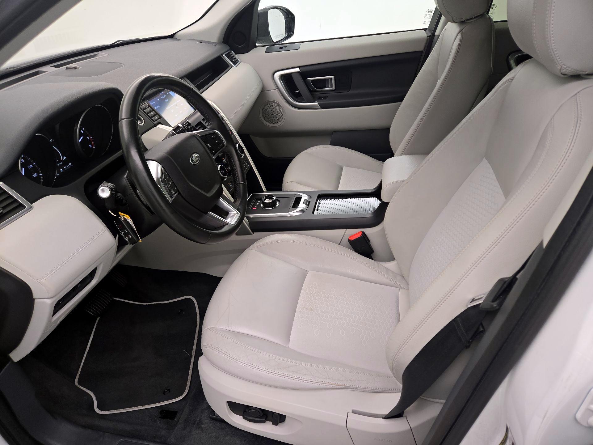 Thumbnail: 2017 Land Rover Discovery Sport - 11