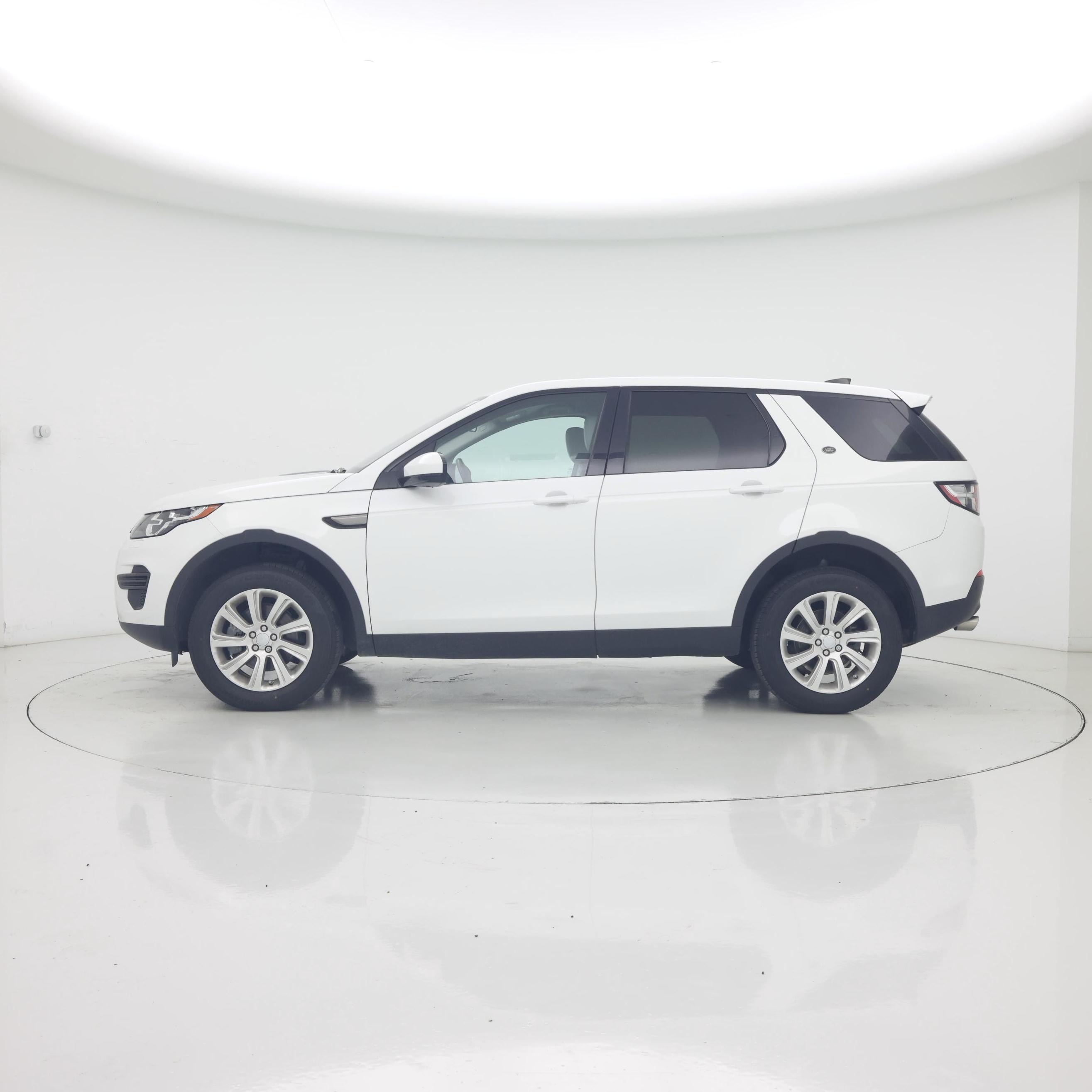 Thumbnail: 2017 Land Rover Discovery Sport - 3
