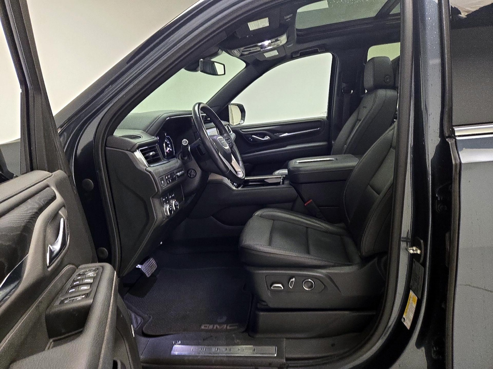 2021 GMC Yukon Denali - Photo 12