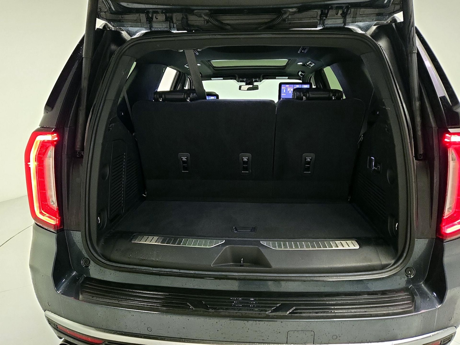 2021 GMC Yukon Denali - Photo 23