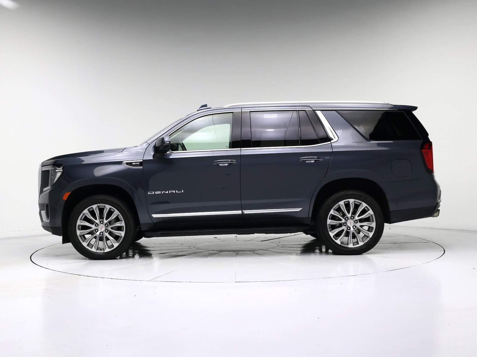 2021 GMC Yukon Denali - Photo 4