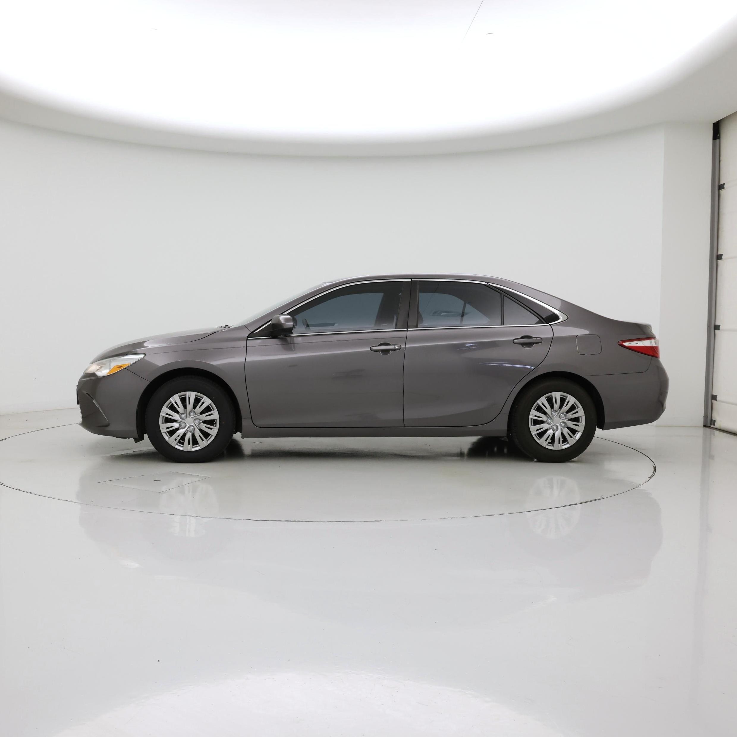 Thumbnail: 2016 Toyota Camry - 3