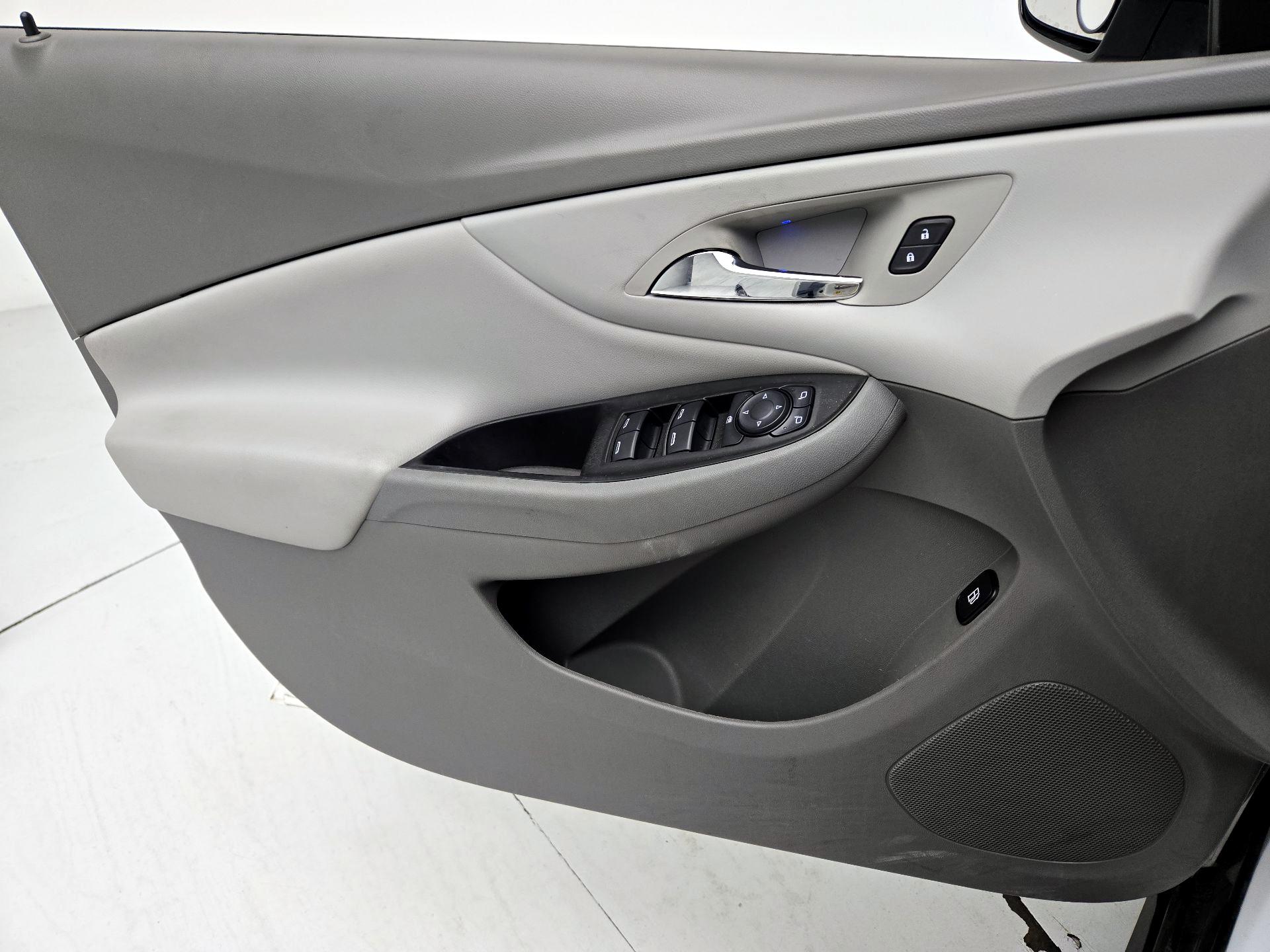 Thumbnail: 2017 Chevrolet Volt - 12