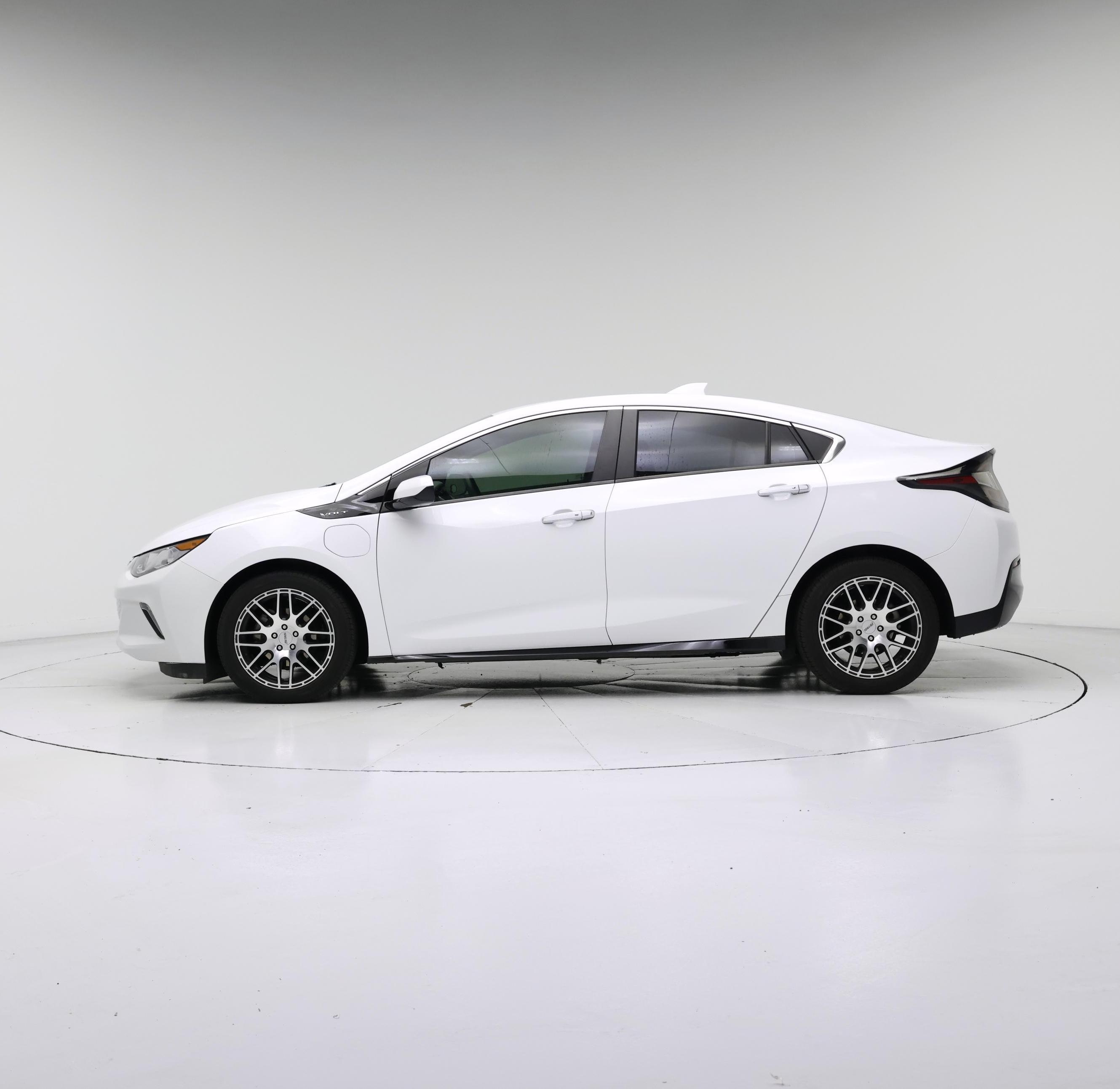 Thumbnail: 2017 Chevrolet Volt - 3