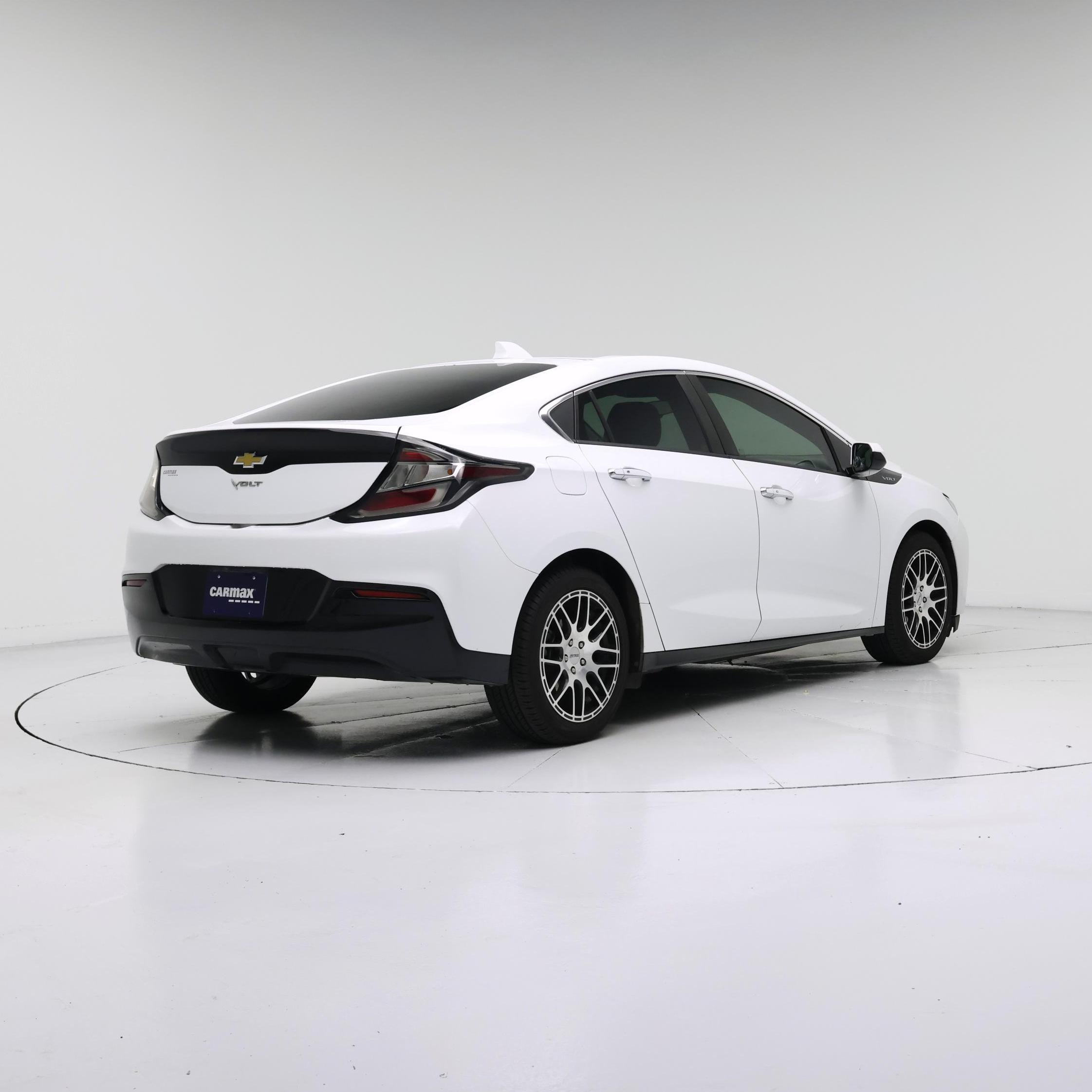 Thumbnail: 2017 Chevrolet Volt - 8