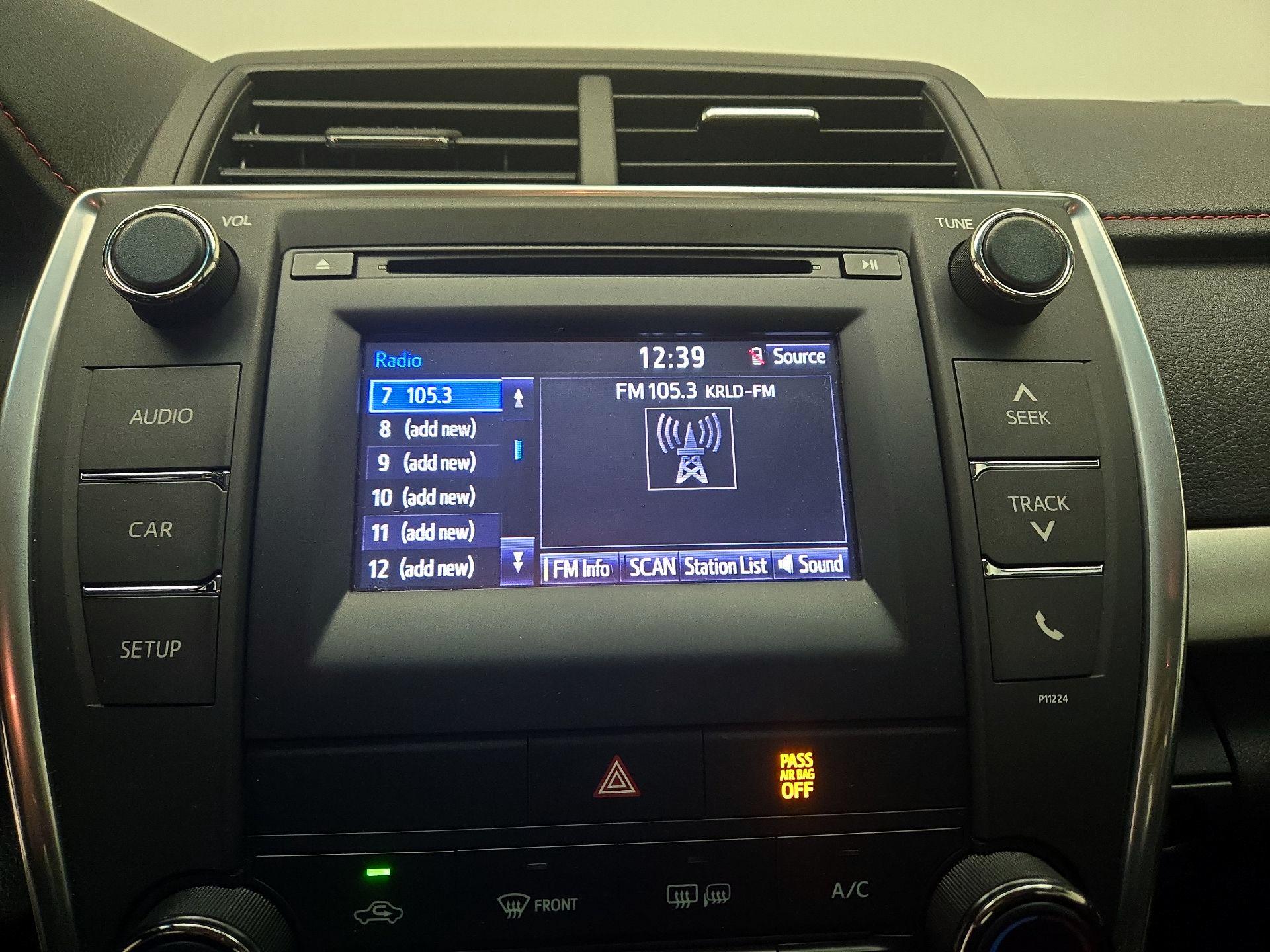 Thumbnail: 2016 Toyota Camry - 14