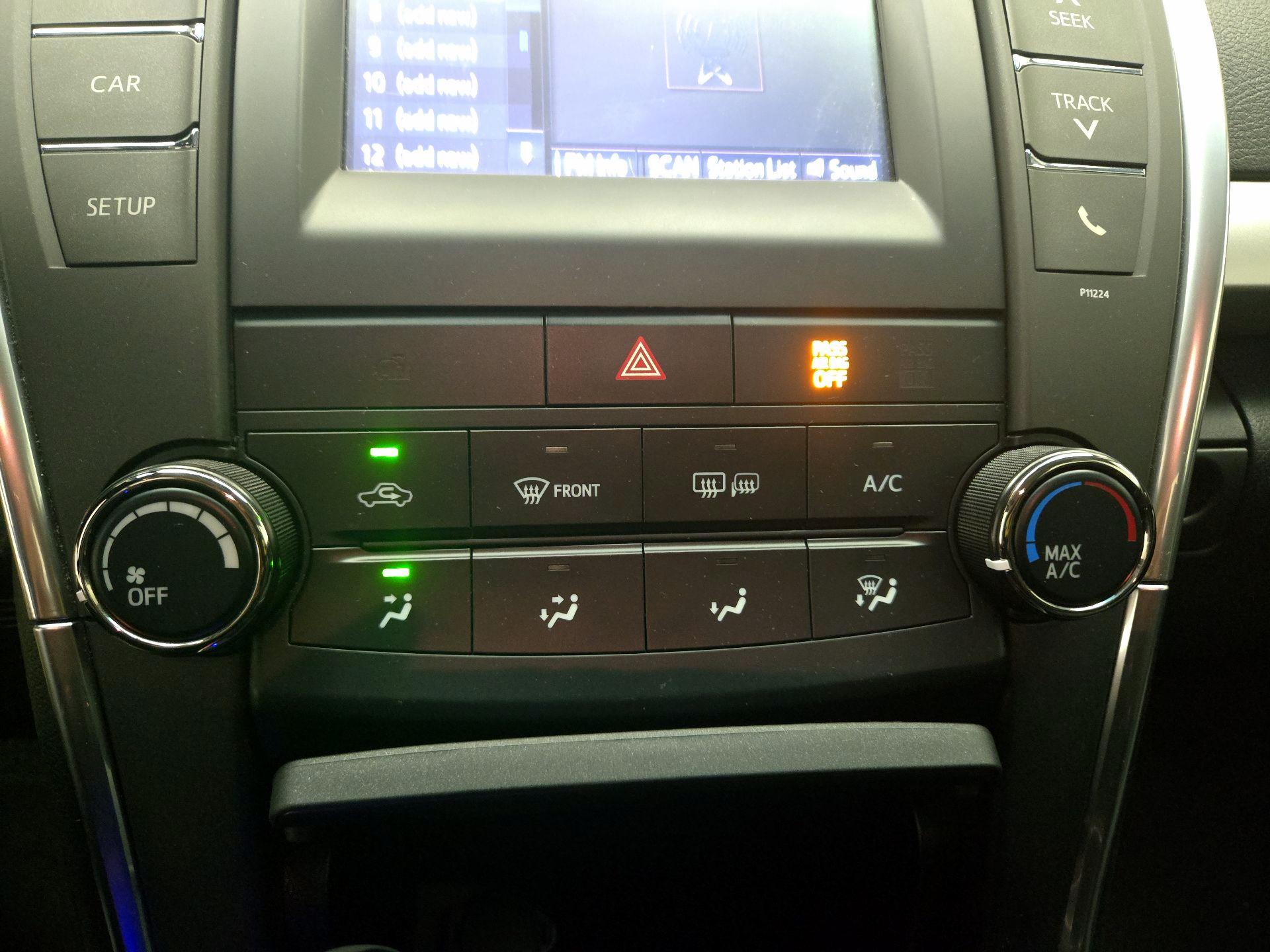 Thumbnail: 2016 Toyota Camry - 15