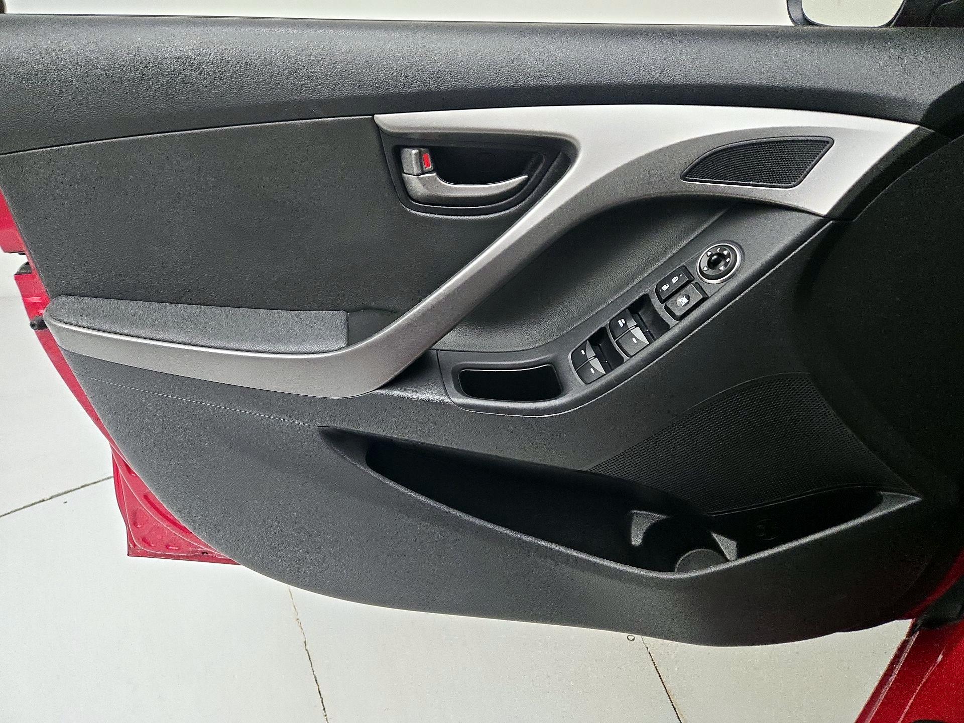 Thumbnail: 2015 Hyundai Elantra - 12