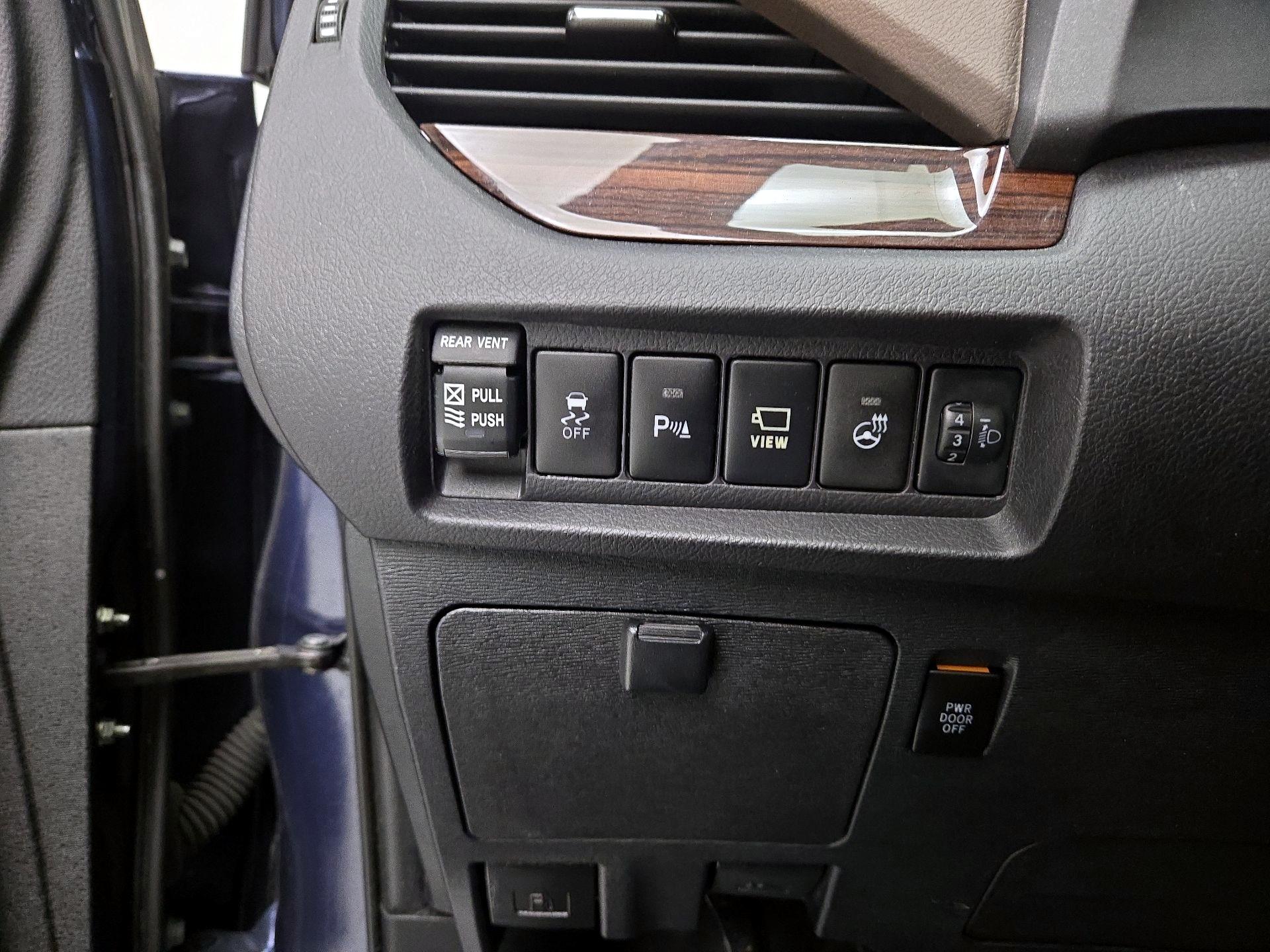 Thumbnail: 2020 Toyota Sienna - 13
