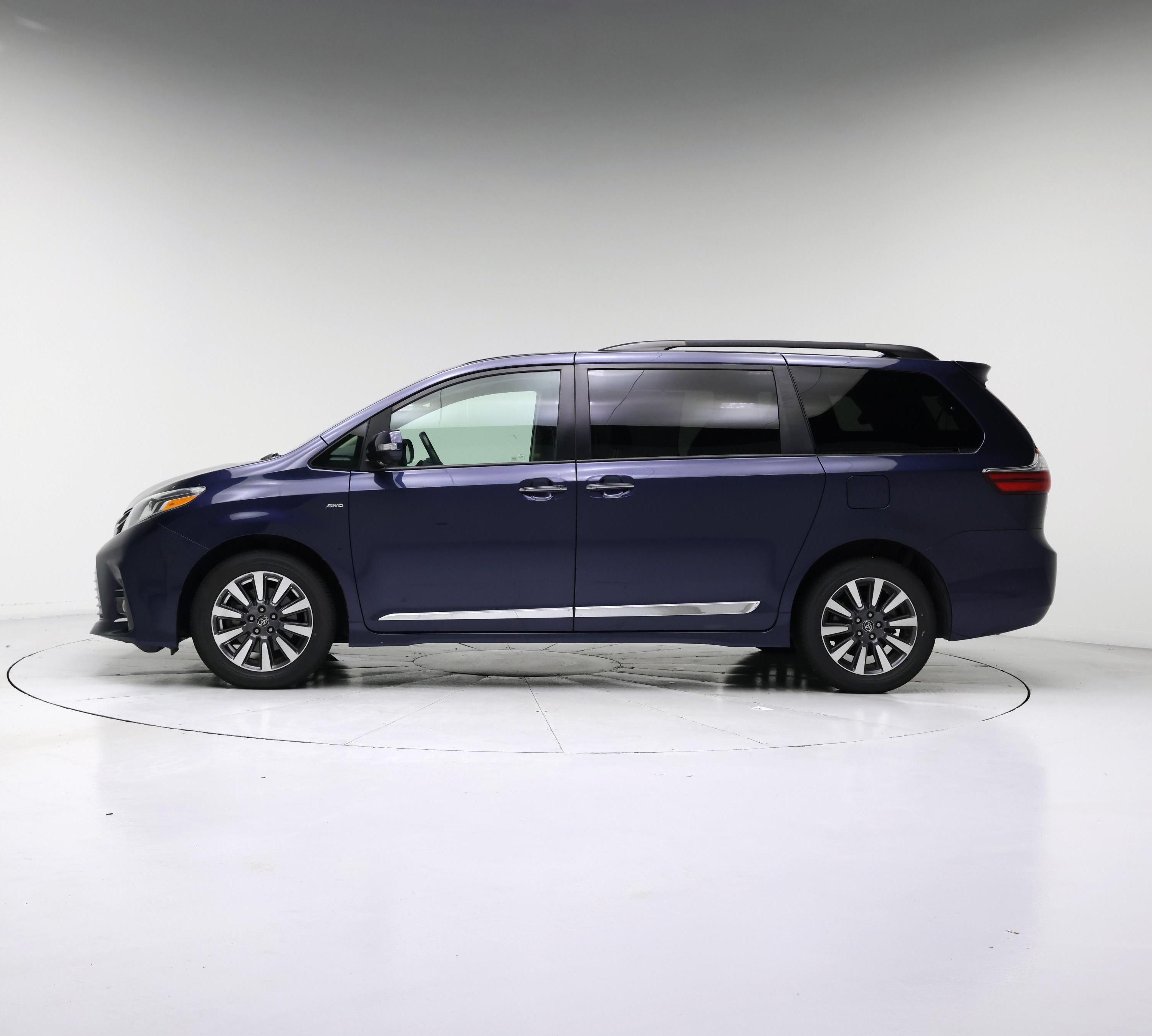 Thumbnail: 2020 Toyota Sienna - 3