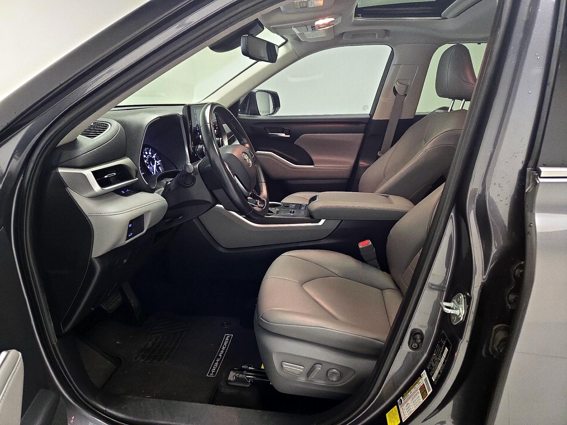 Thumbnail: 2021 Toyota Highlander - 11