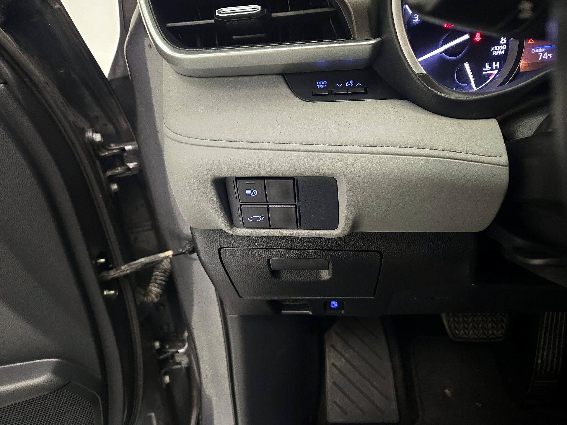 Thumbnail: 2021 Toyota Highlander - 13