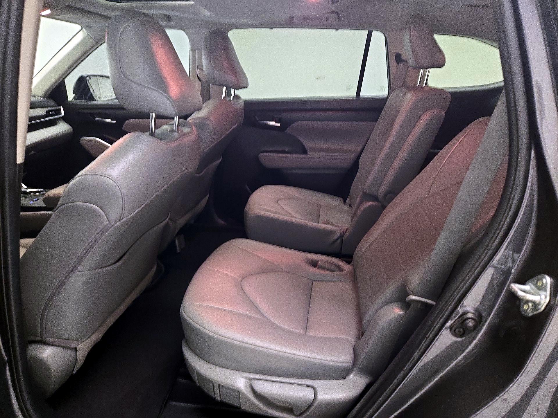 Thumbnail: 2021 Toyota Highlander - 20
