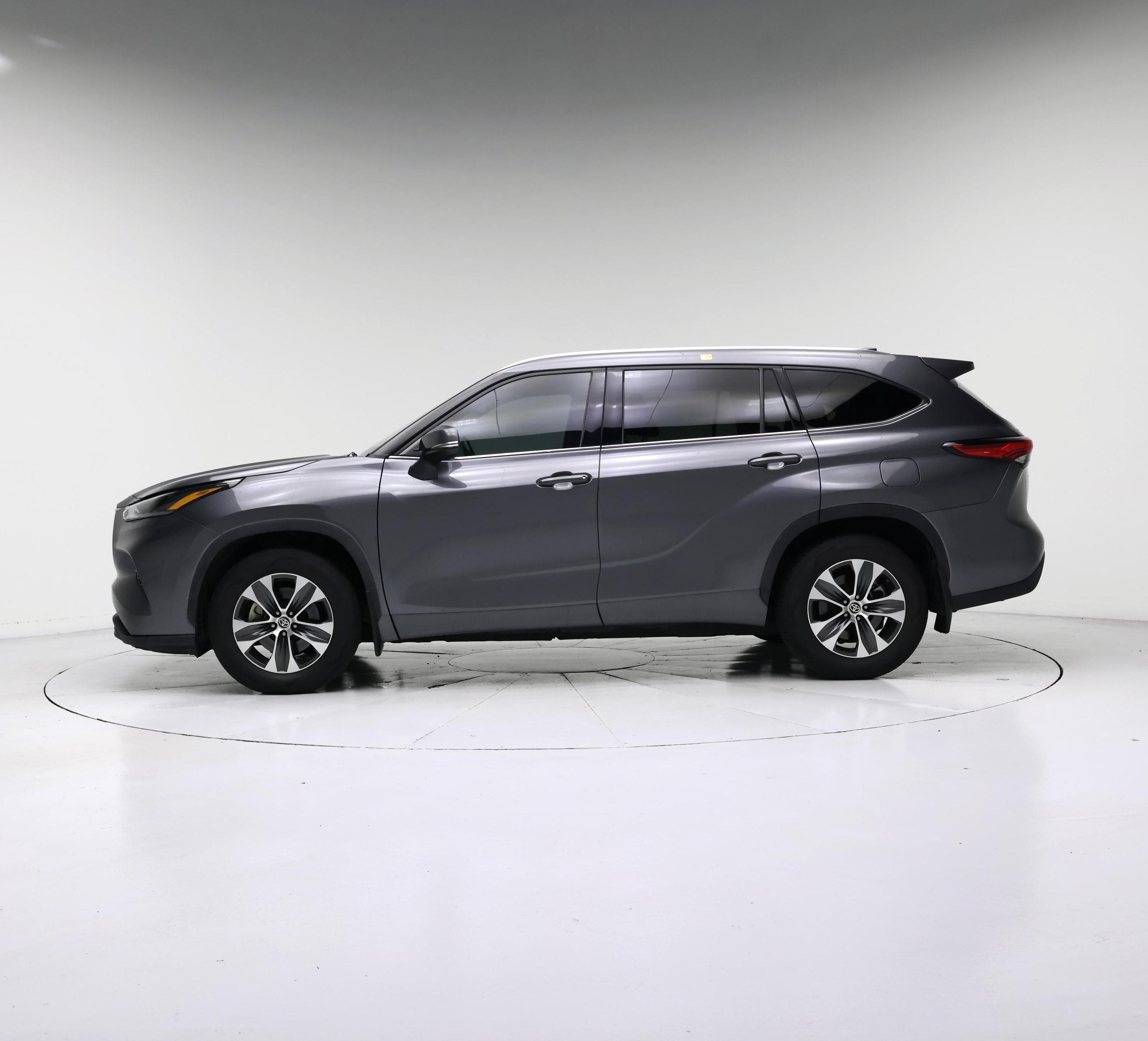Thumbnail: 2021 Toyota Highlander - 3