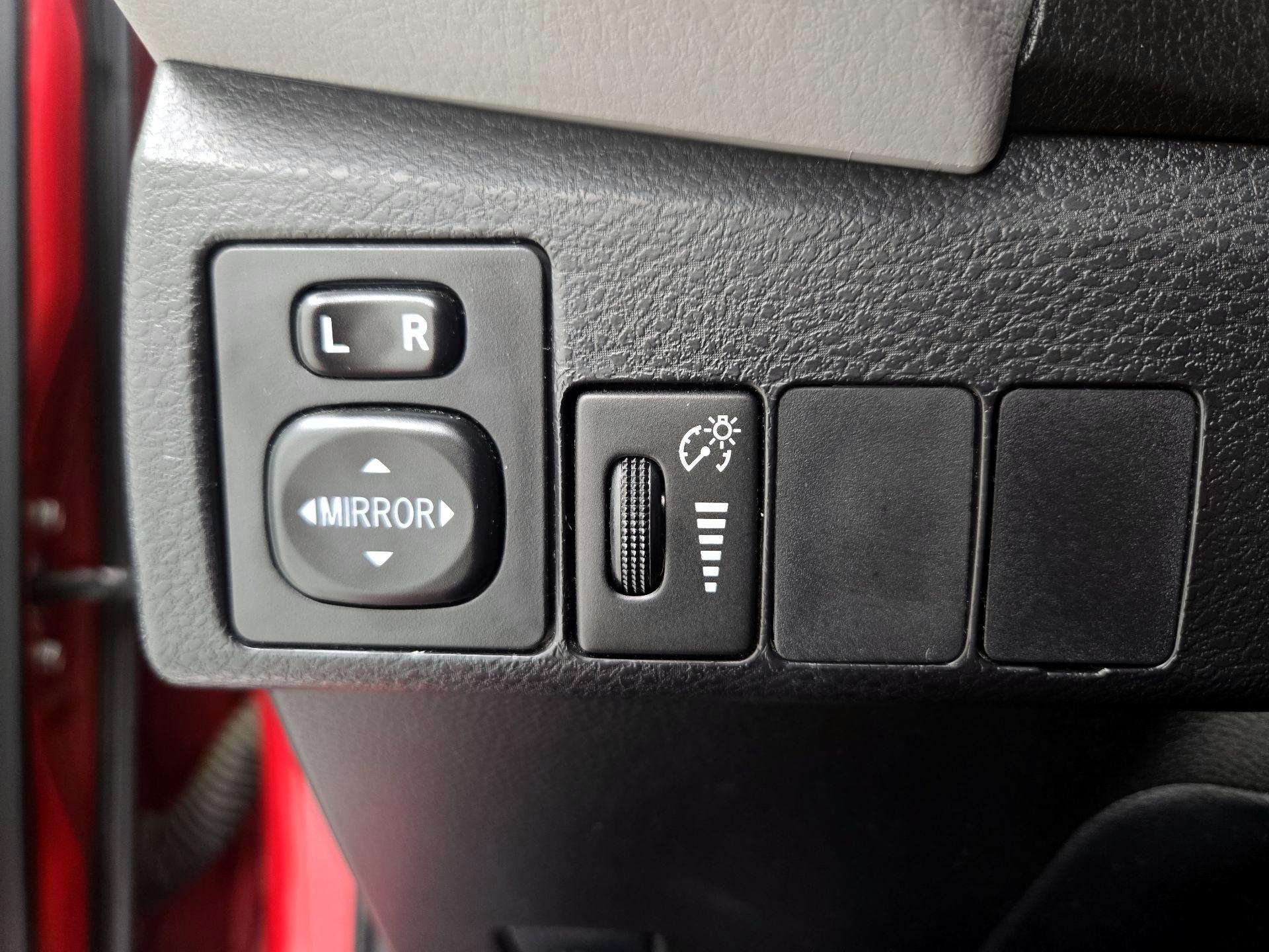 Thumbnail: 2015 Toyota Corolla - 13