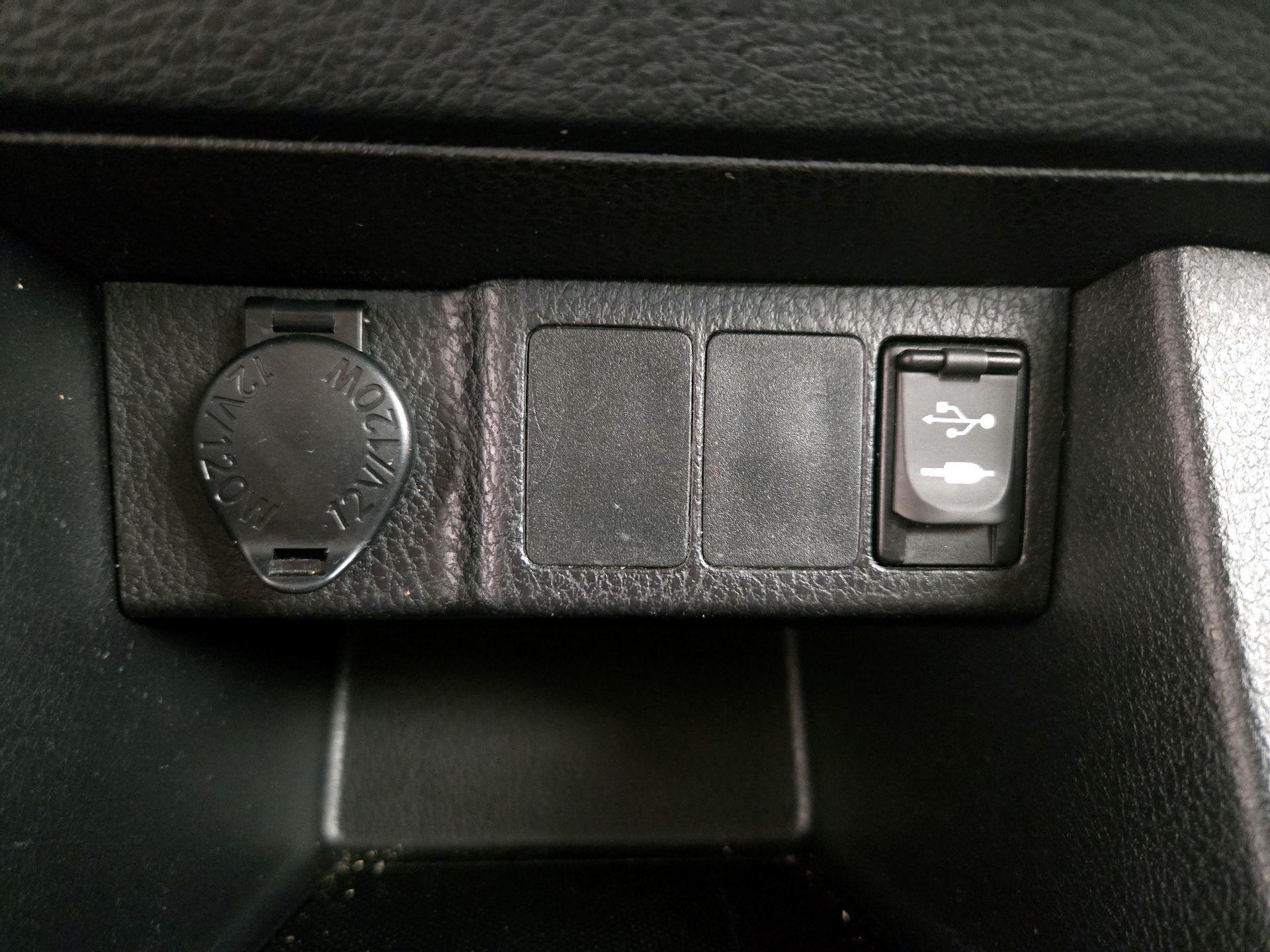 Thumbnail: 2015 Toyota Corolla - 18