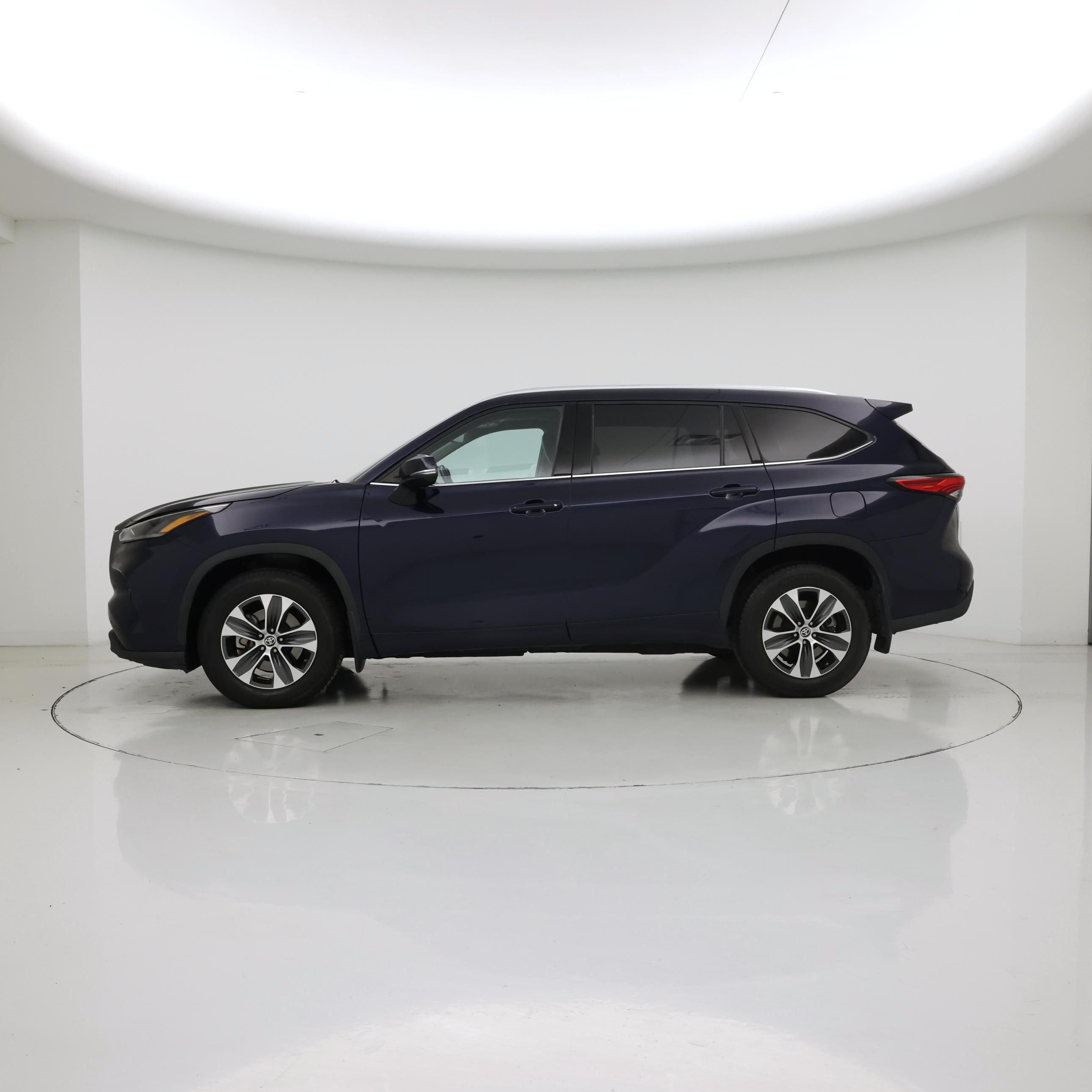 Thumbnail: 2021 Toyota Highlander - 3