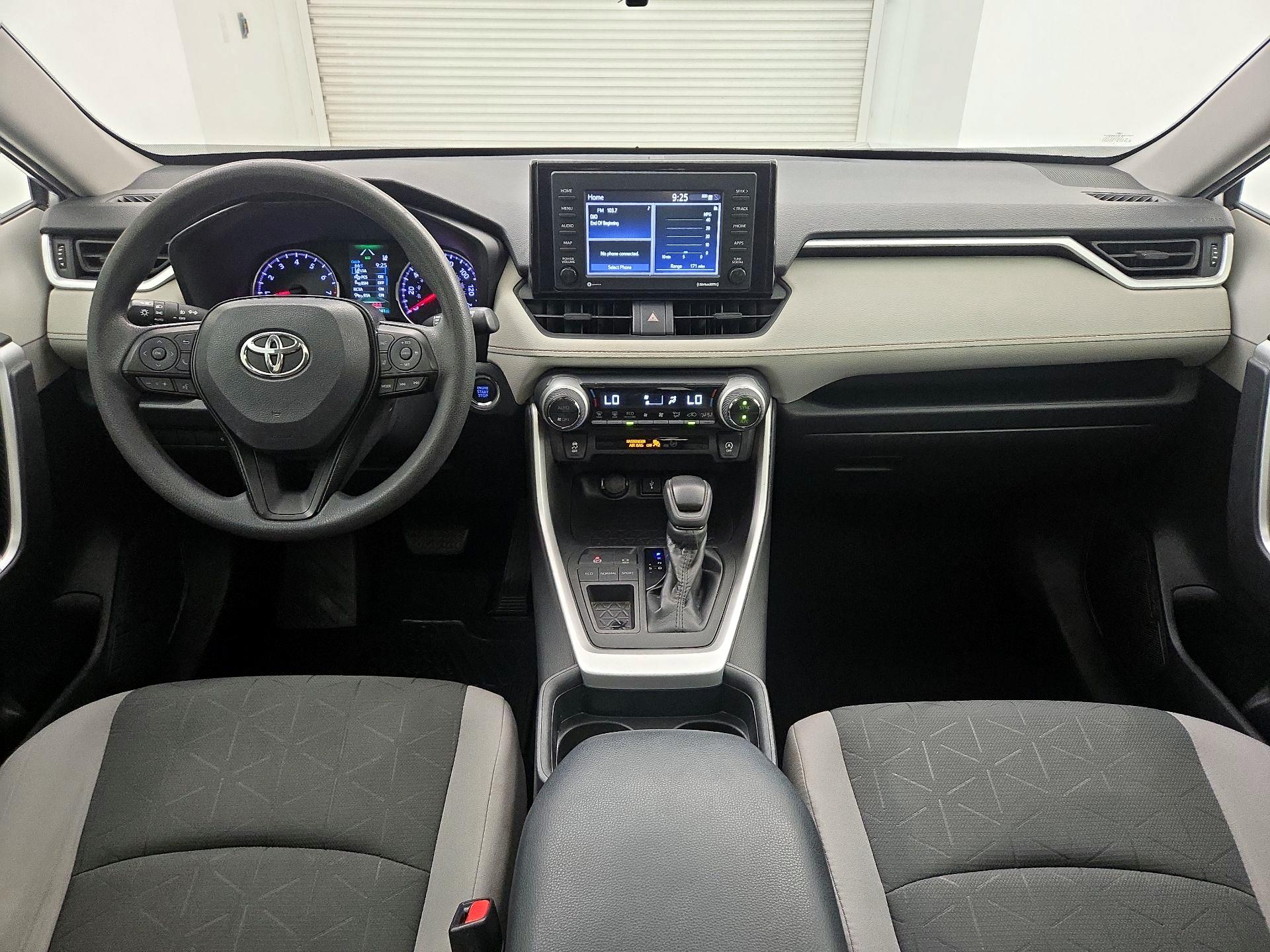 Thumbnail: 2020 Toyota RAV4 - 9
