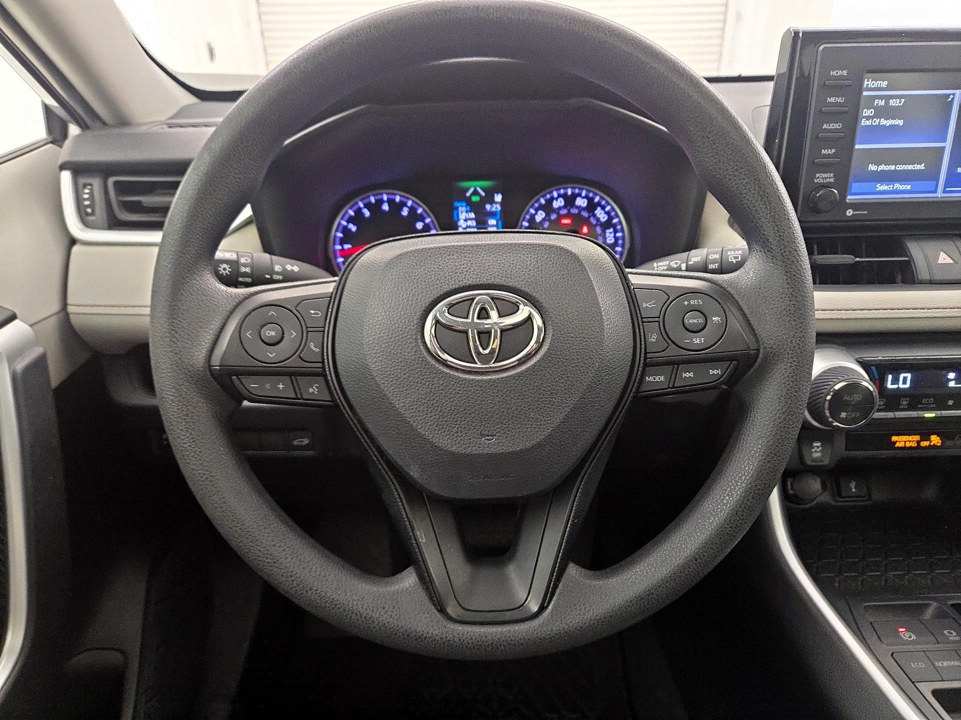 Thumbnail: 2020 Toyota RAV4 - 10