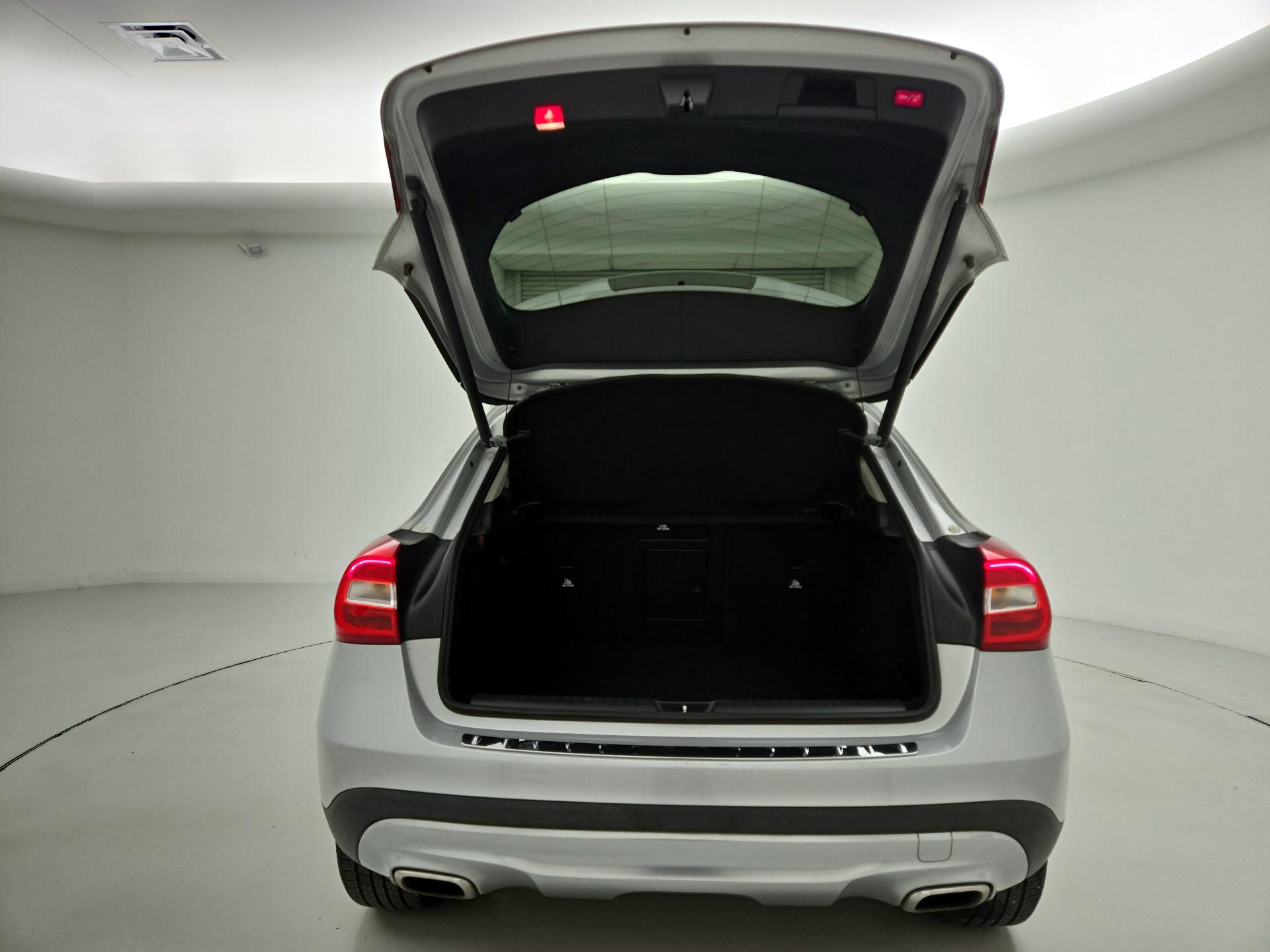Thumbnail: 2015 Mercedes-Benz GLA - 20