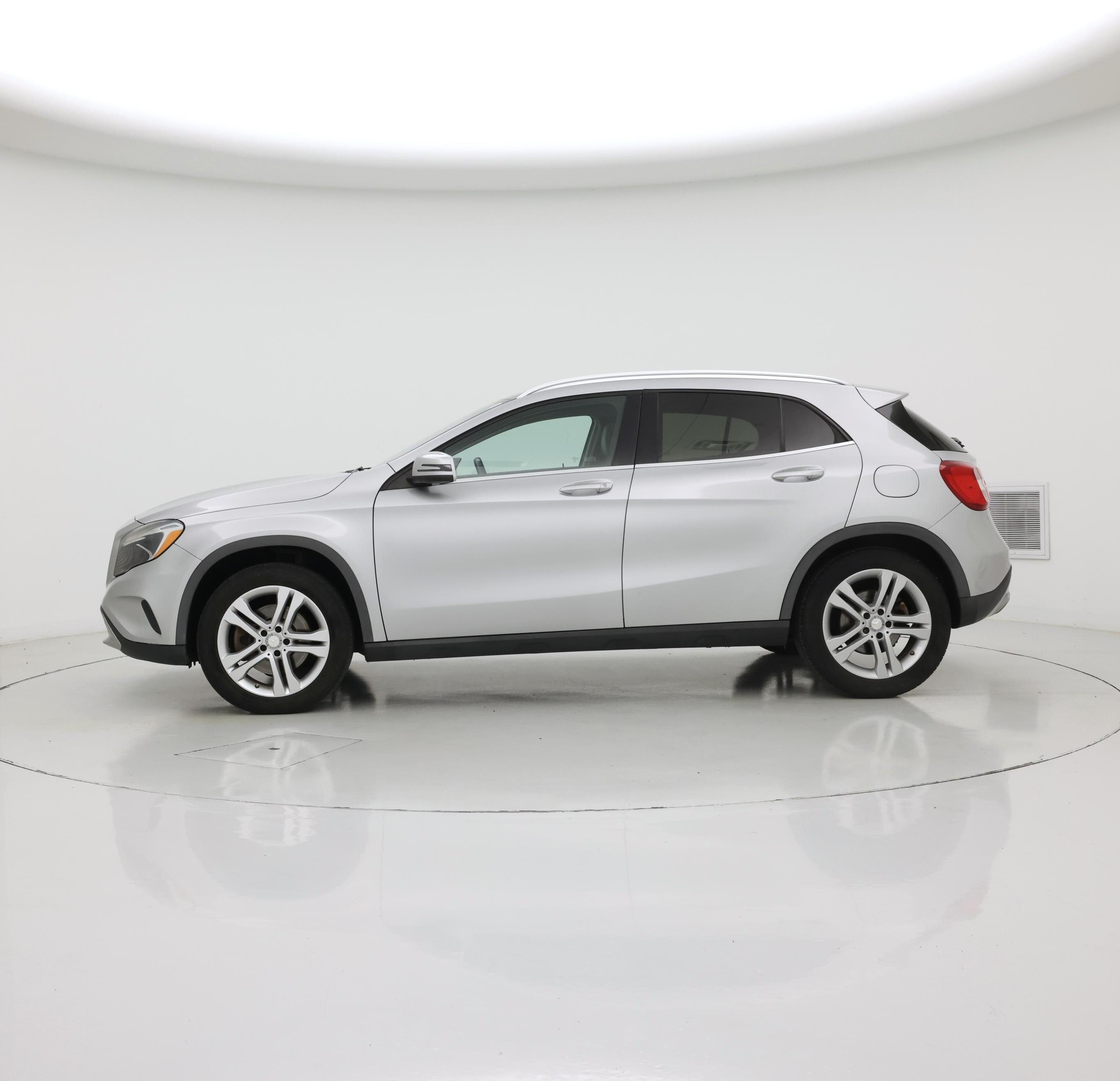 Thumbnail: 2015 Mercedes-Benz GLA - 3