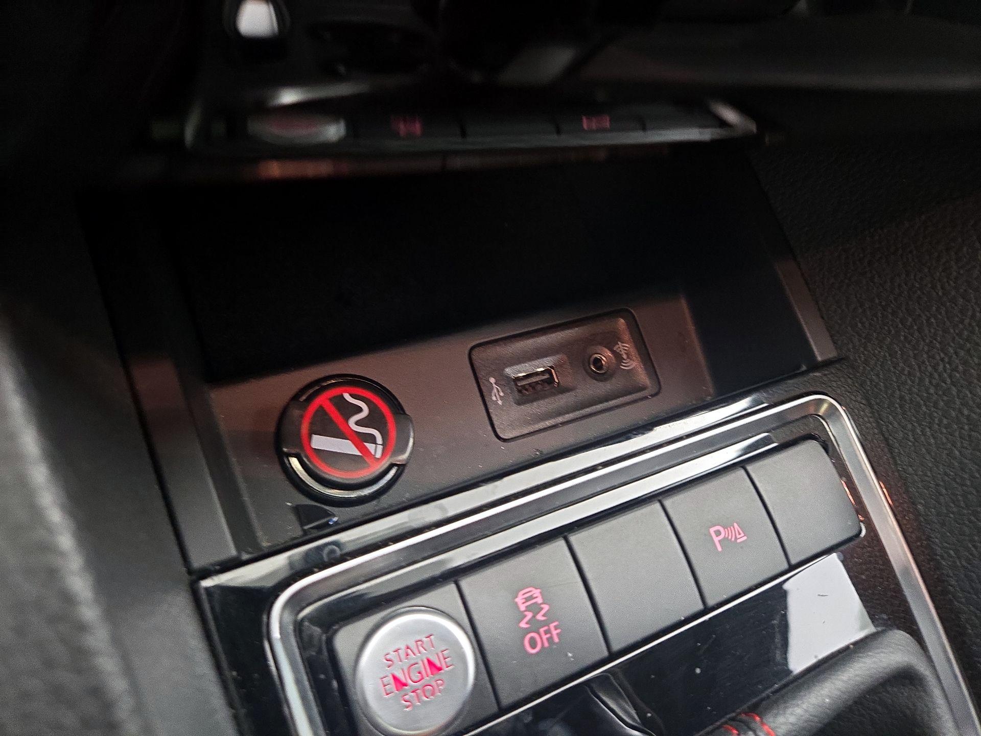 Thumbnail: 2017 Volkswagen Jetta - 18
