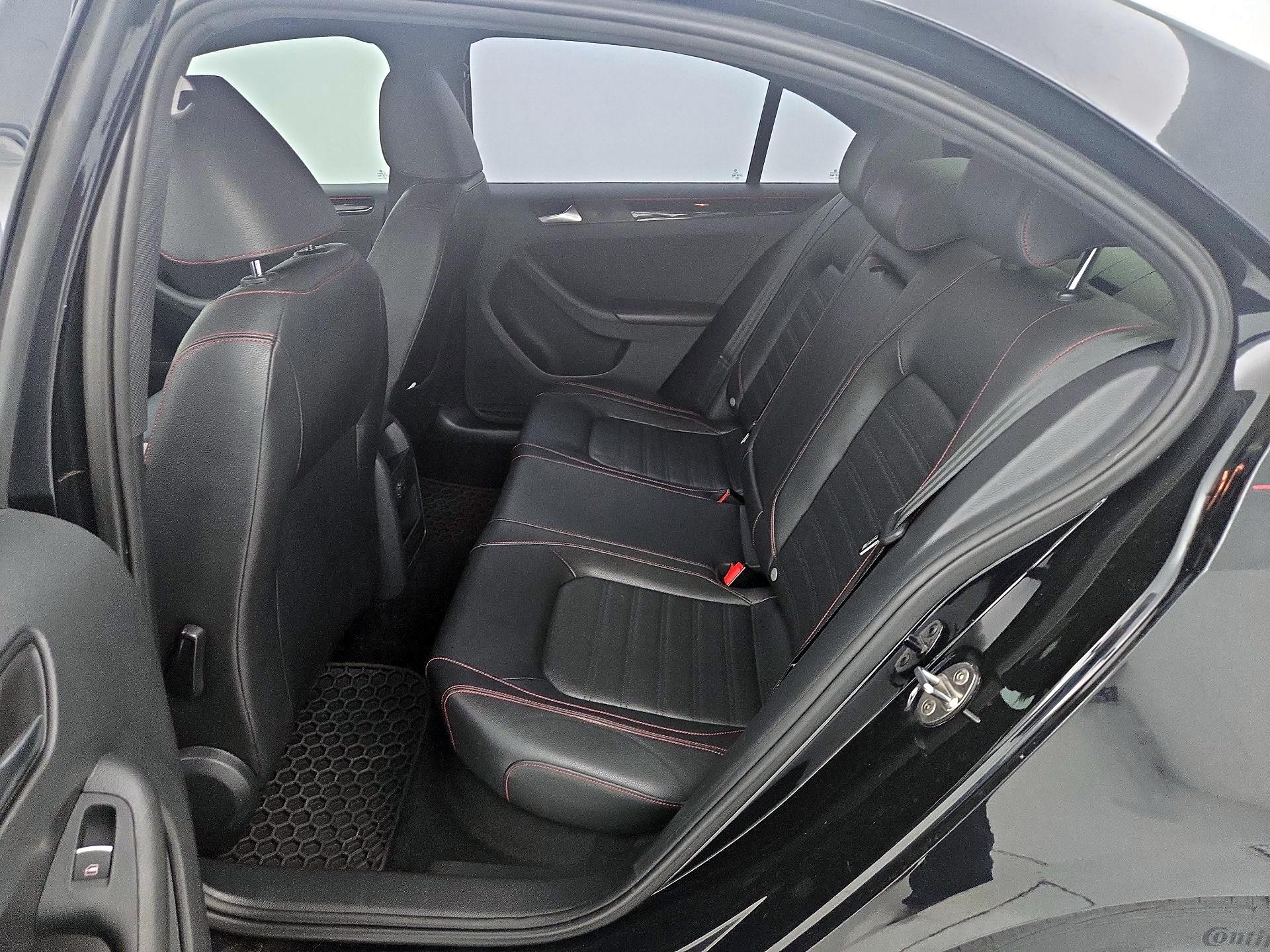 Thumbnail: 2017 Volkswagen Jetta - 20