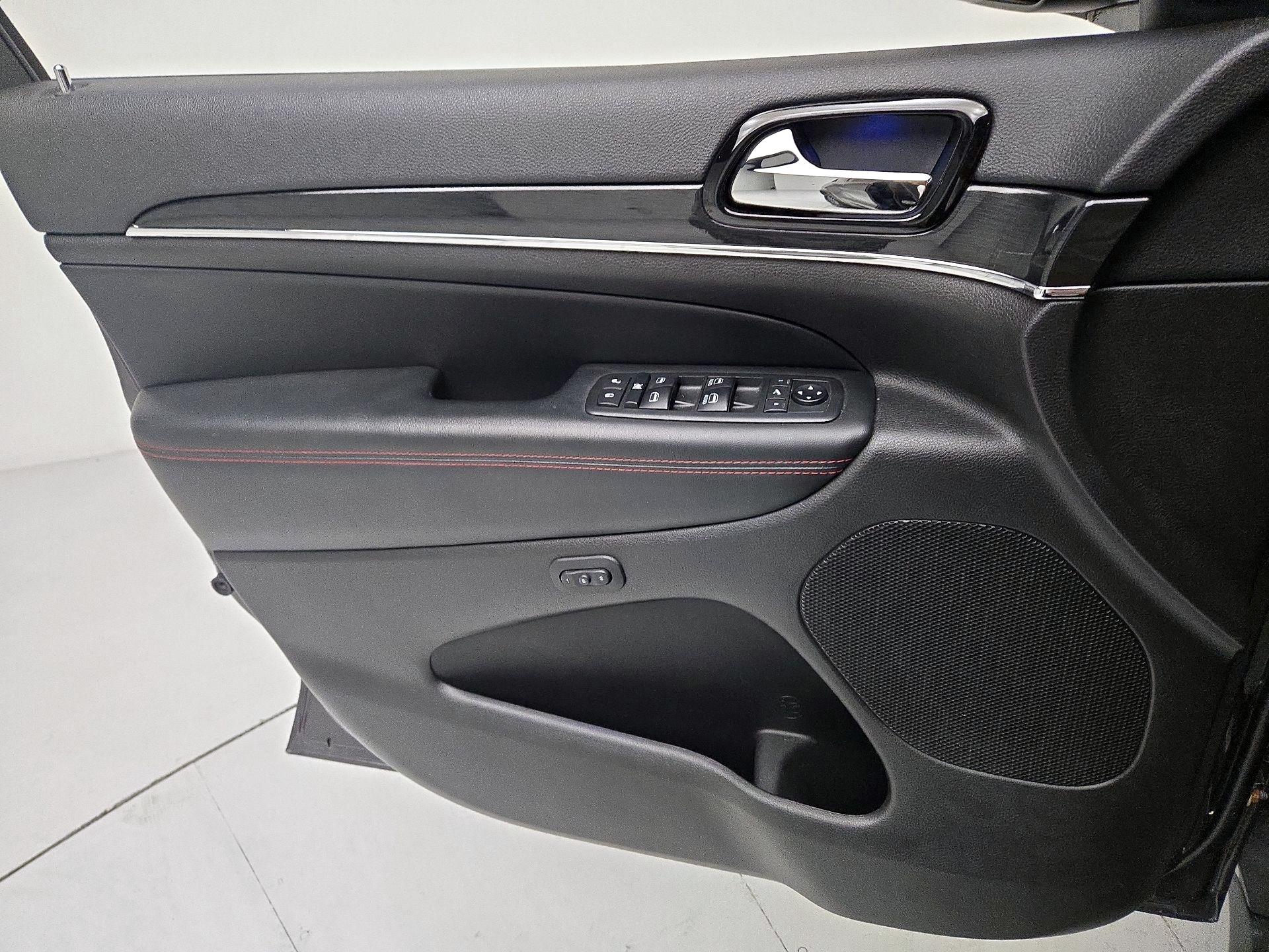 Thumbnail: 2020 Jeep Grand Cherokee - 12