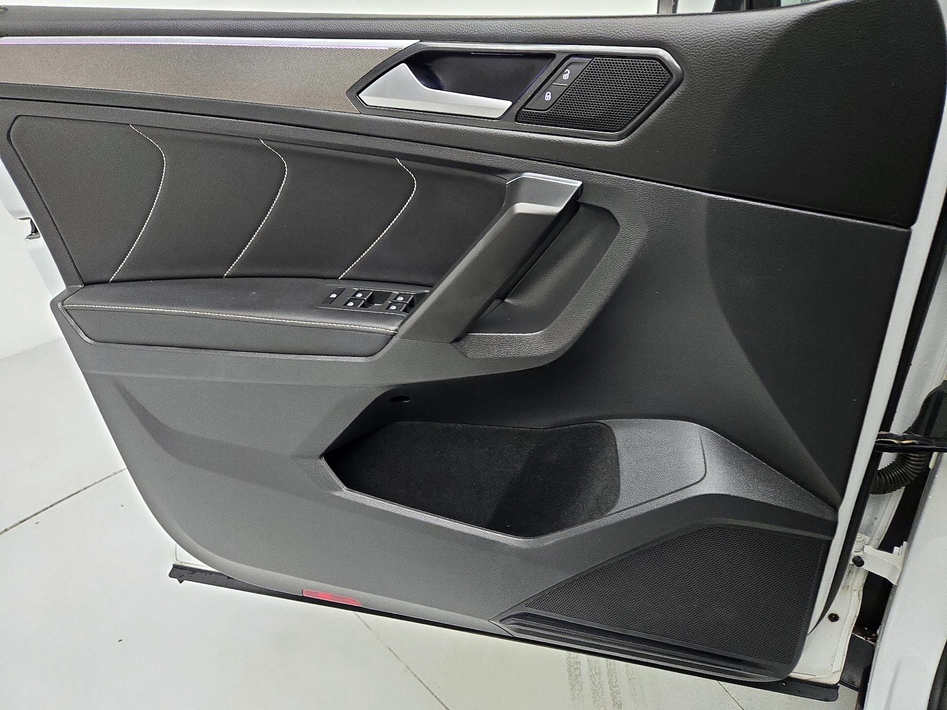 Thumbnail: 2023 Volkswagen Tiguan - 12