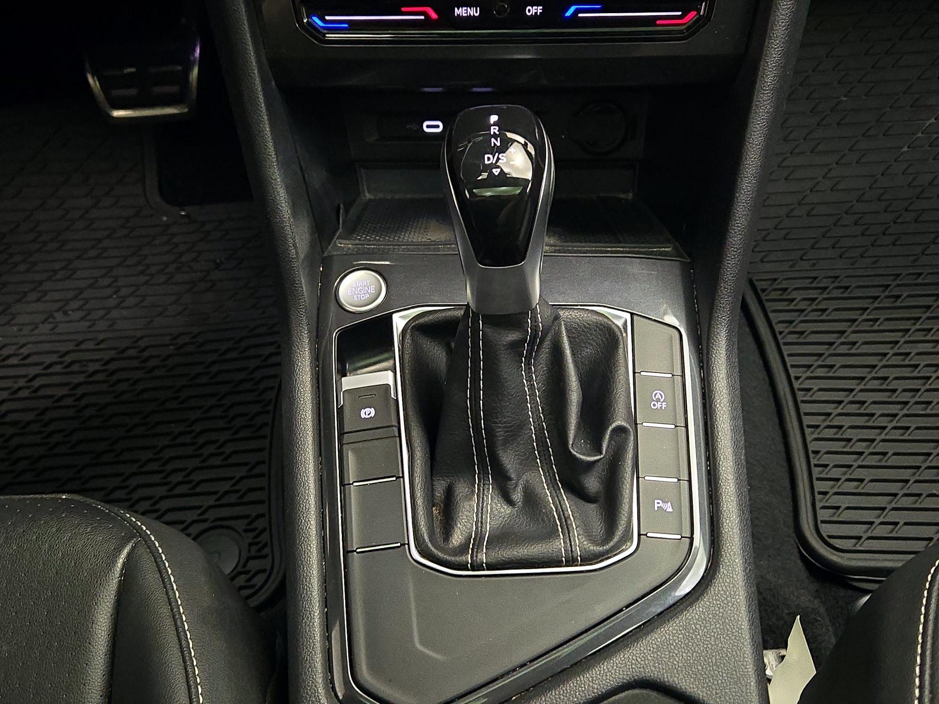 Thumbnail: 2023 Volkswagen Tiguan - 17
