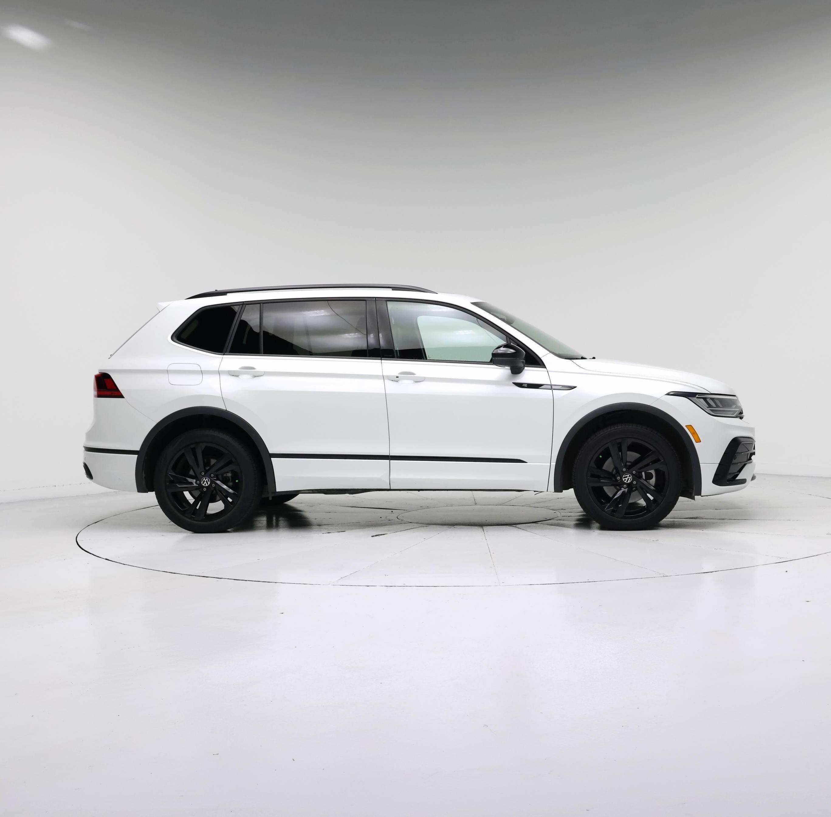 Thumbnail: 2023 Volkswagen Tiguan - 7