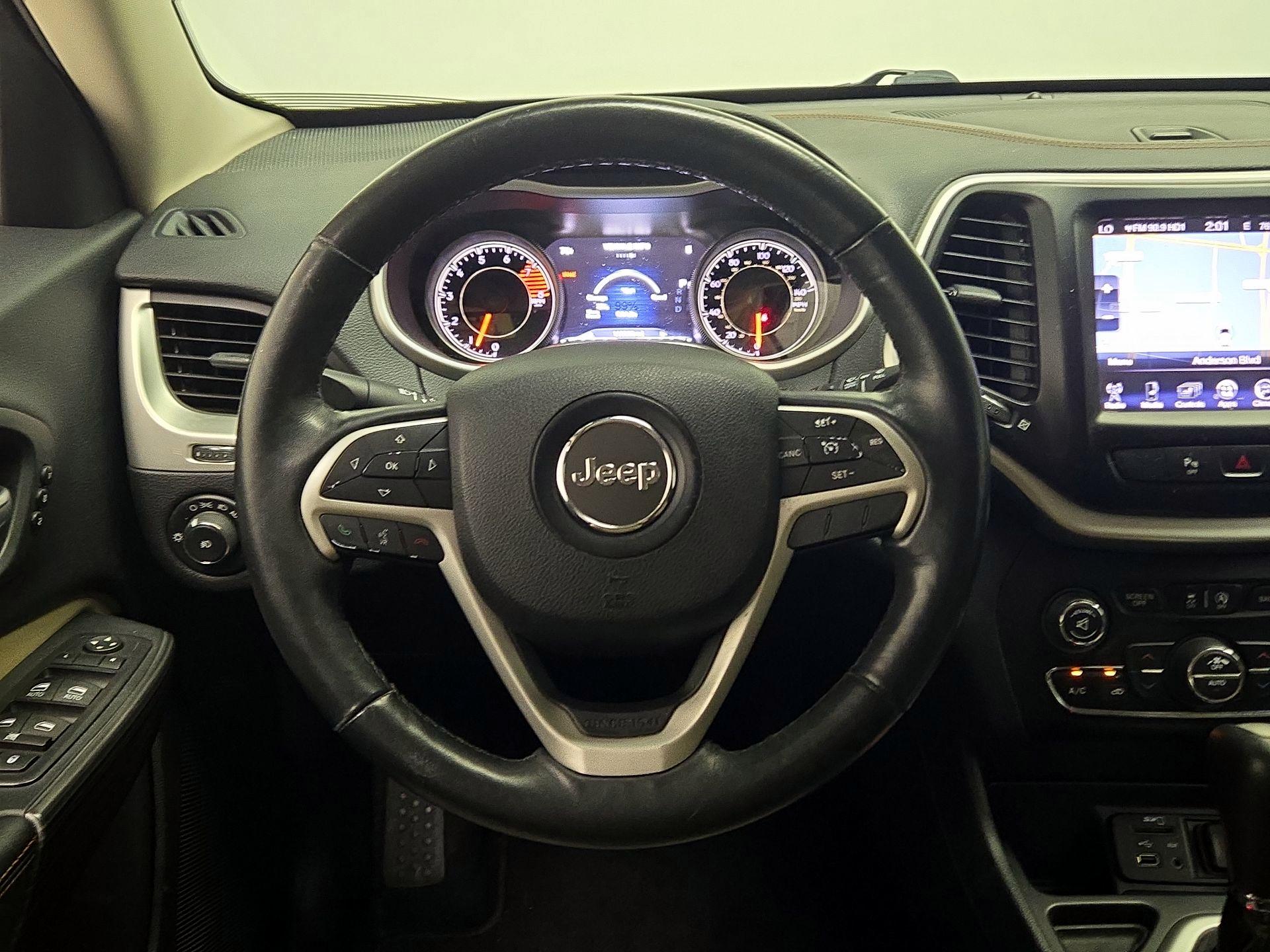 Thumbnail: 2016 Jeep Cherokee - 10