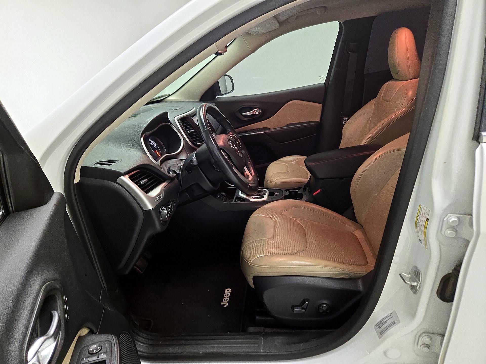 Thumbnail: 2016 Jeep Cherokee - 11