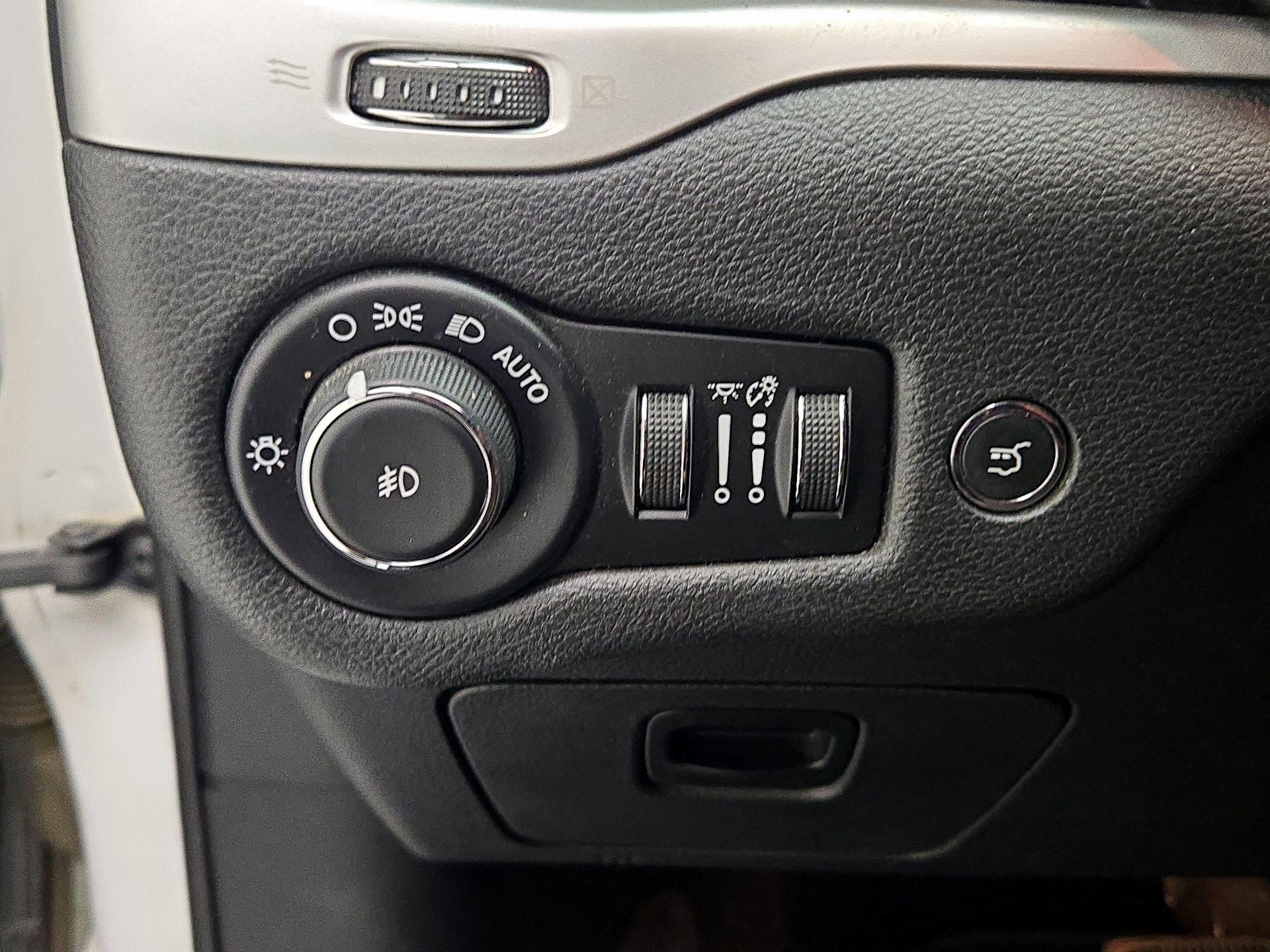 Thumbnail: 2016 Jeep Cherokee - 13