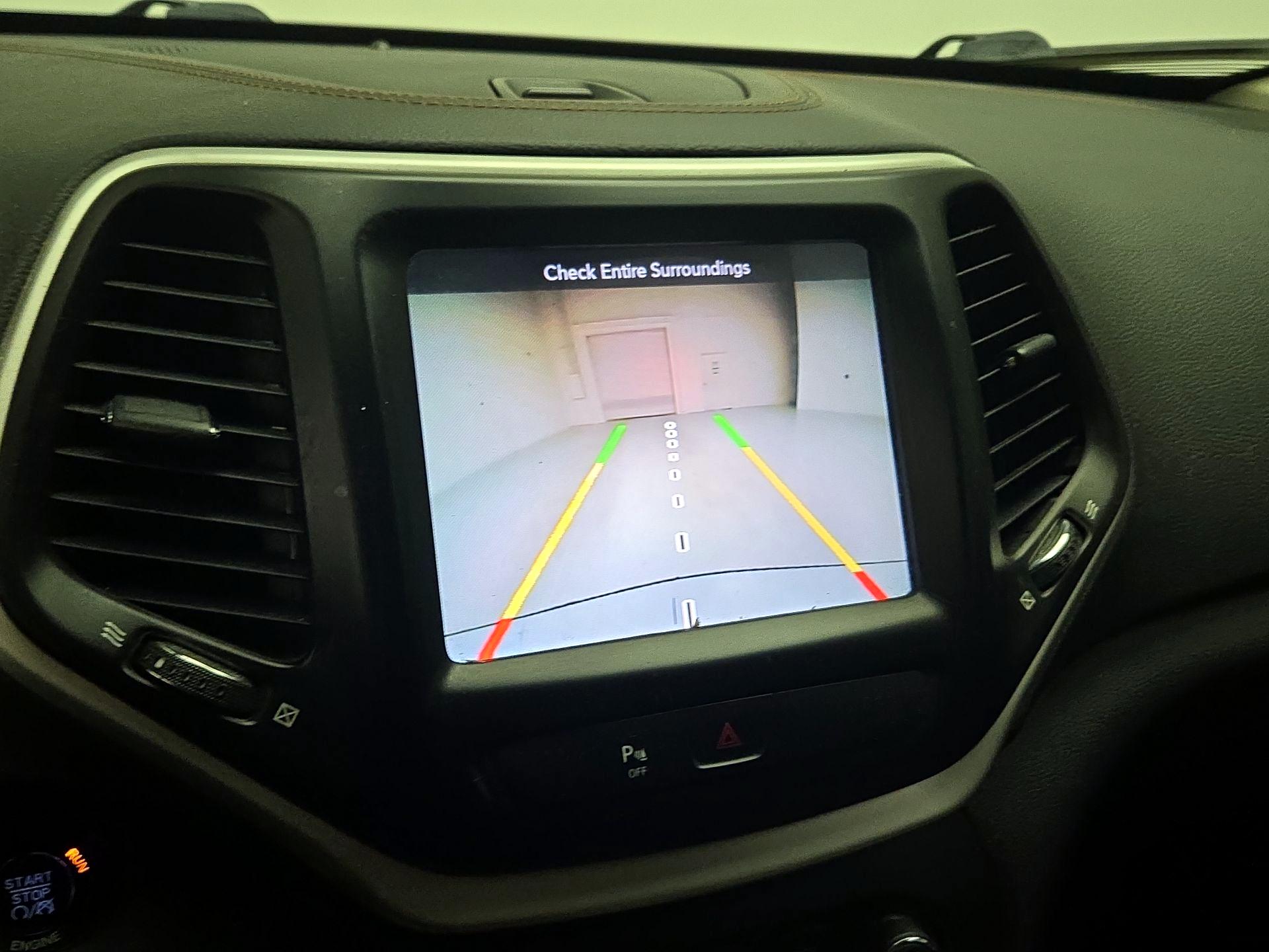 Thumbnail: 2016 Jeep Cherokee - 15