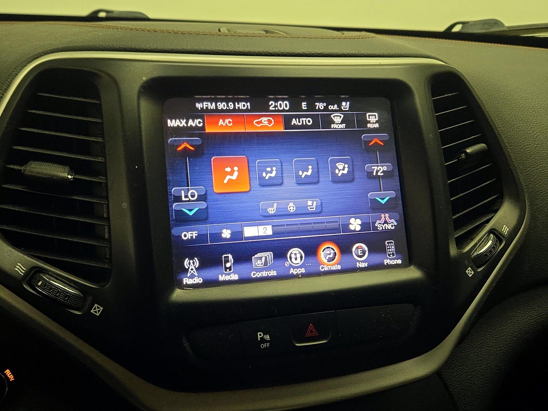 Thumbnail: 2016 Jeep Cherokee - 17