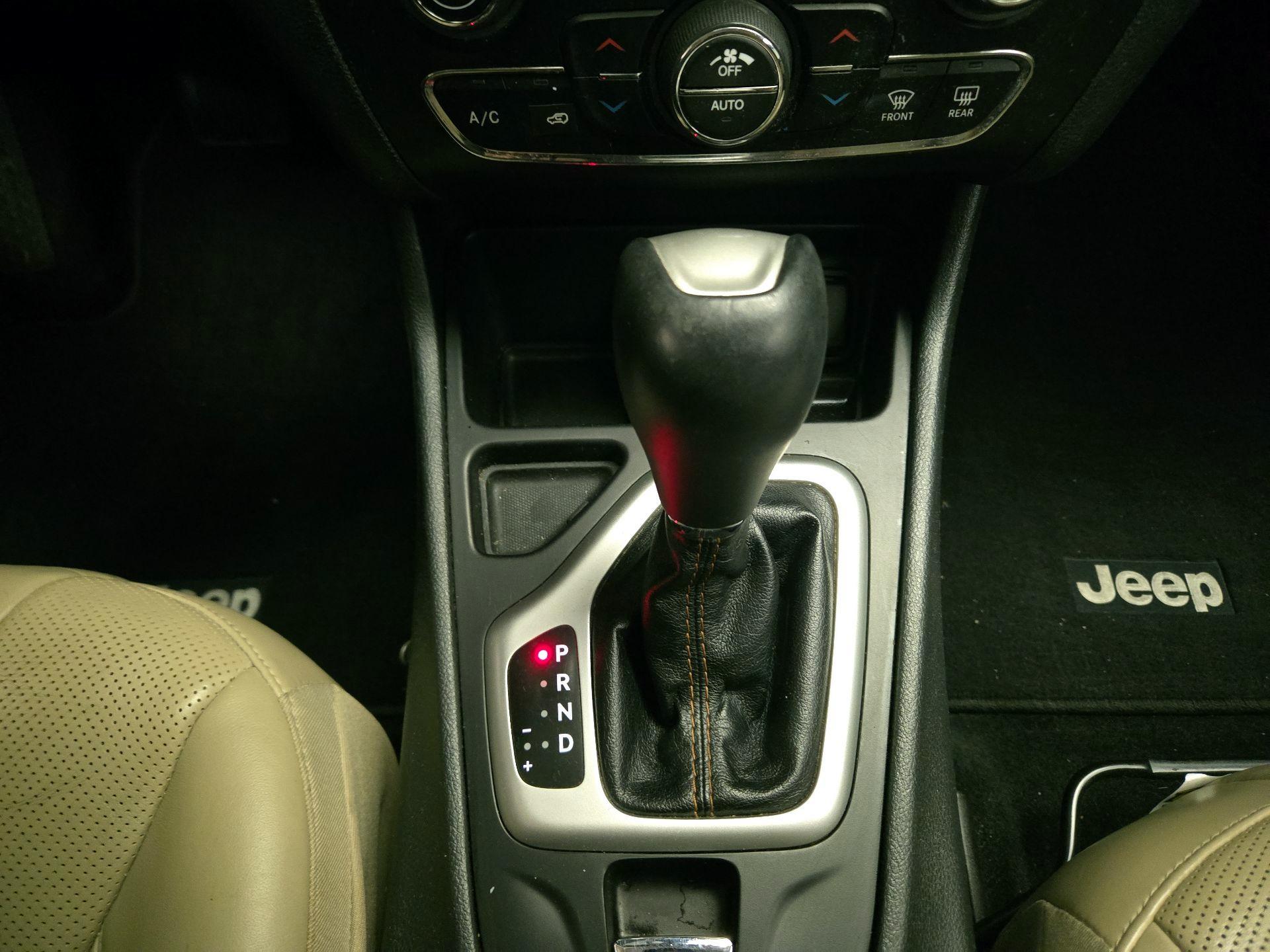 Thumbnail: 2016 Jeep Cherokee - 18