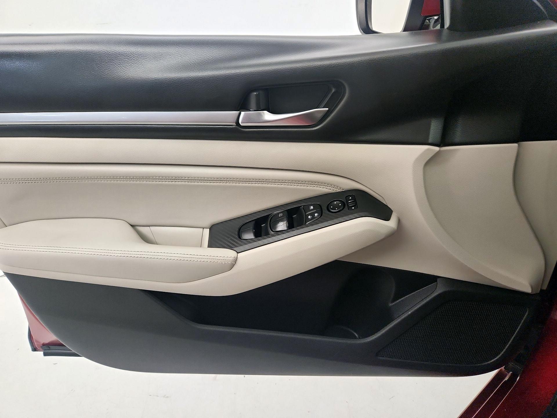Thumbnail: 2019 Nissan Altima - 12