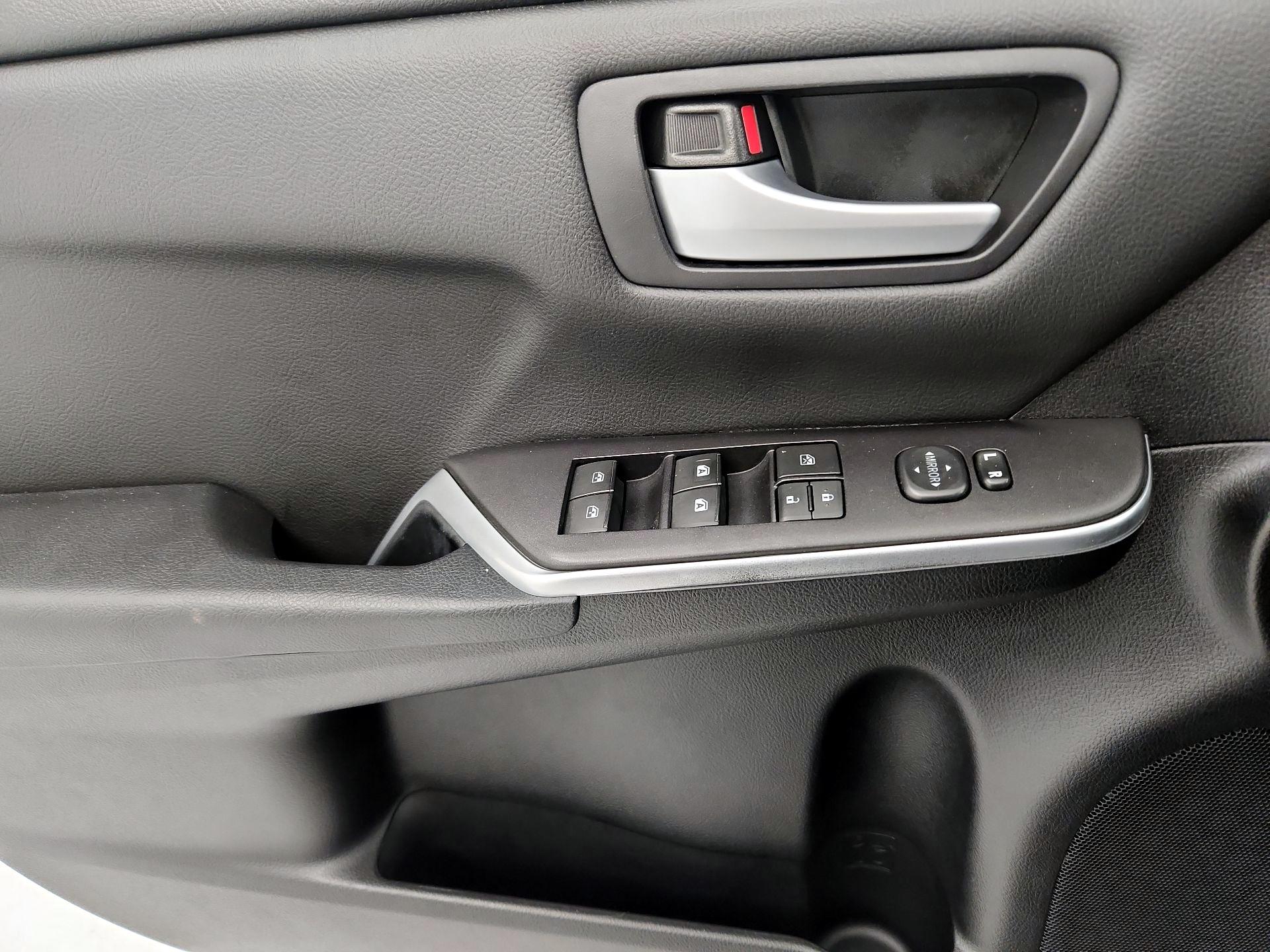 Thumbnail: 2015 Toyota Camry - 12