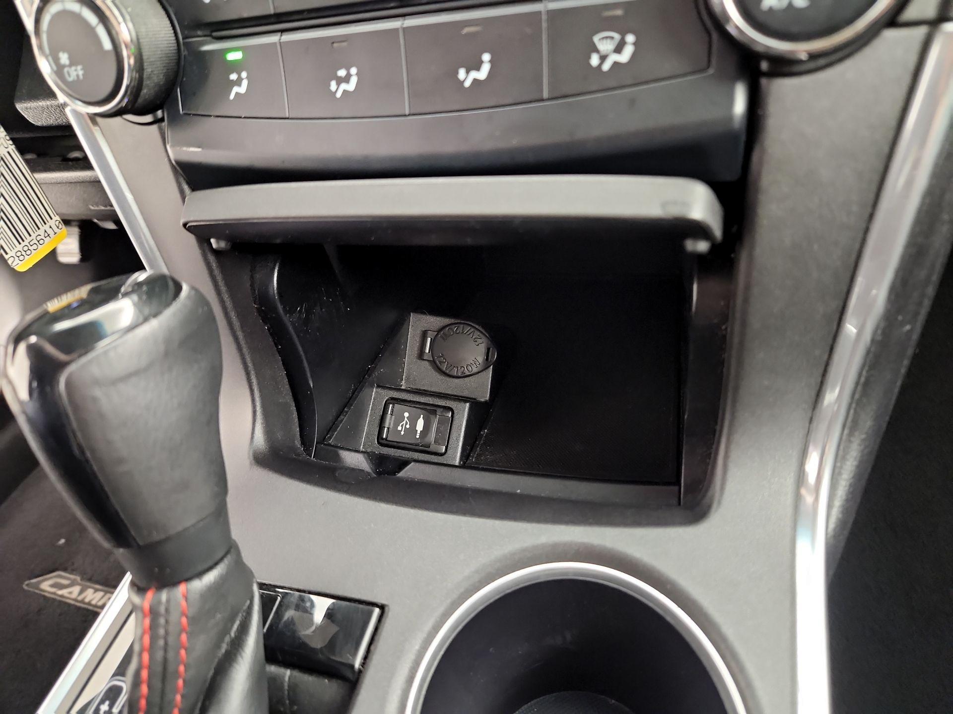 Thumbnail: 2015 Toyota Camry - 18
