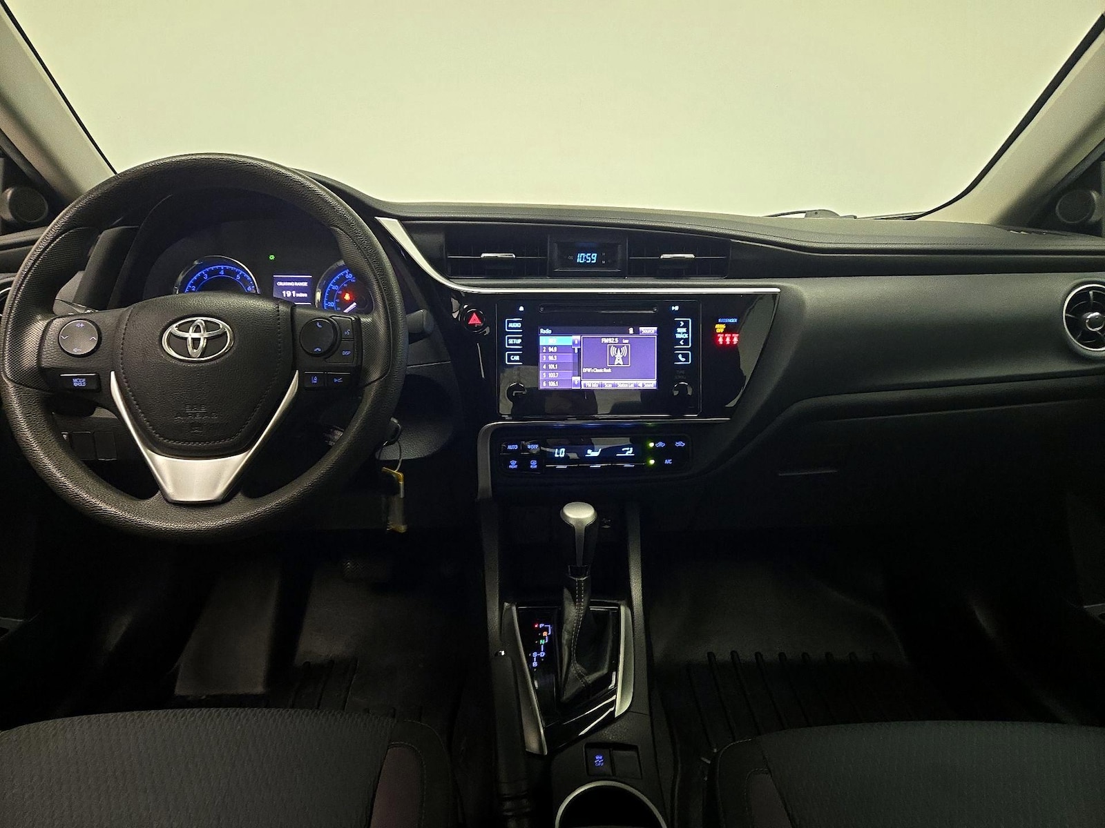 2019 Toyota Corolla LE - Photo 10