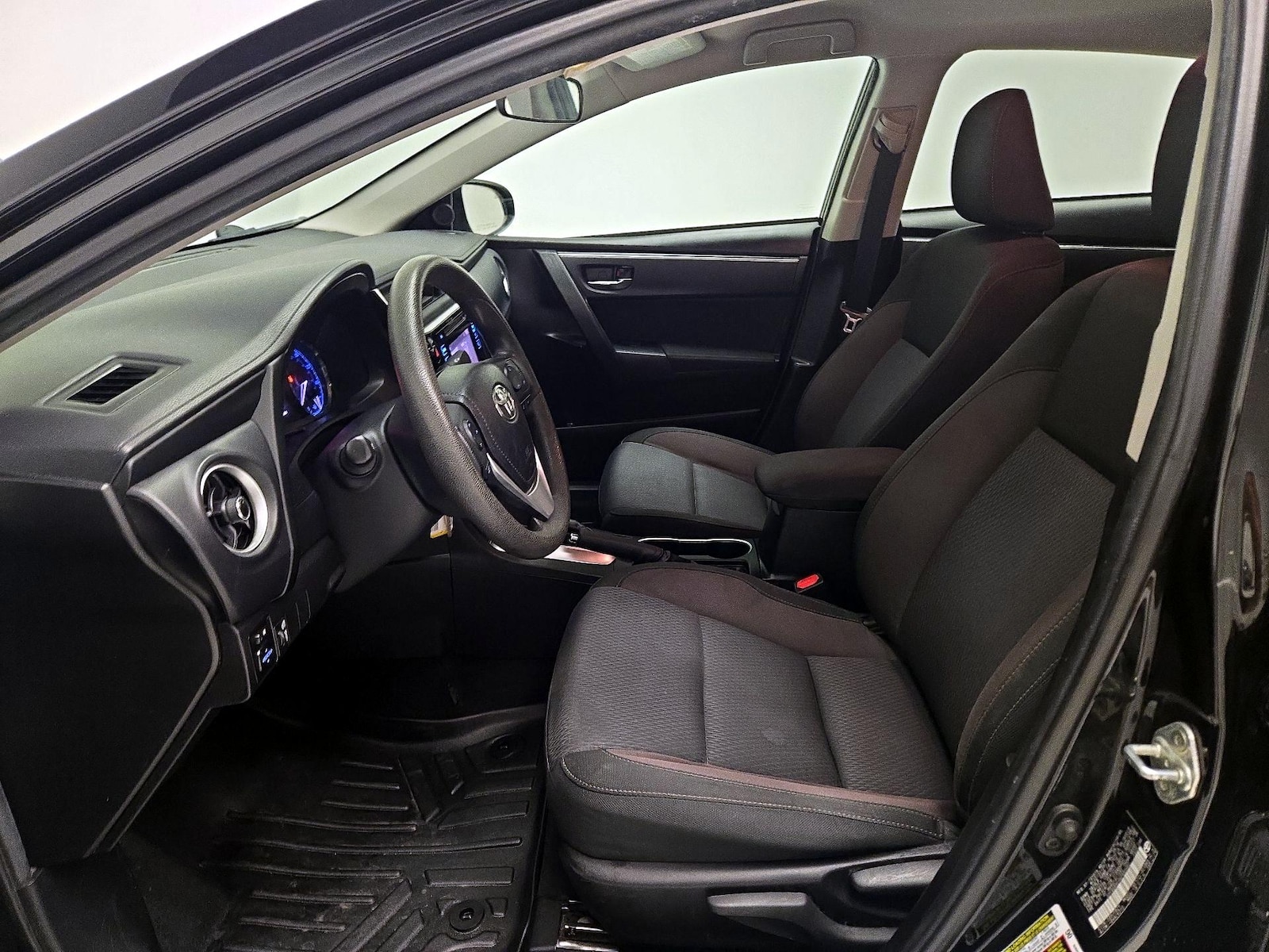 2019 Toyota Corolla LE - Photo 12
