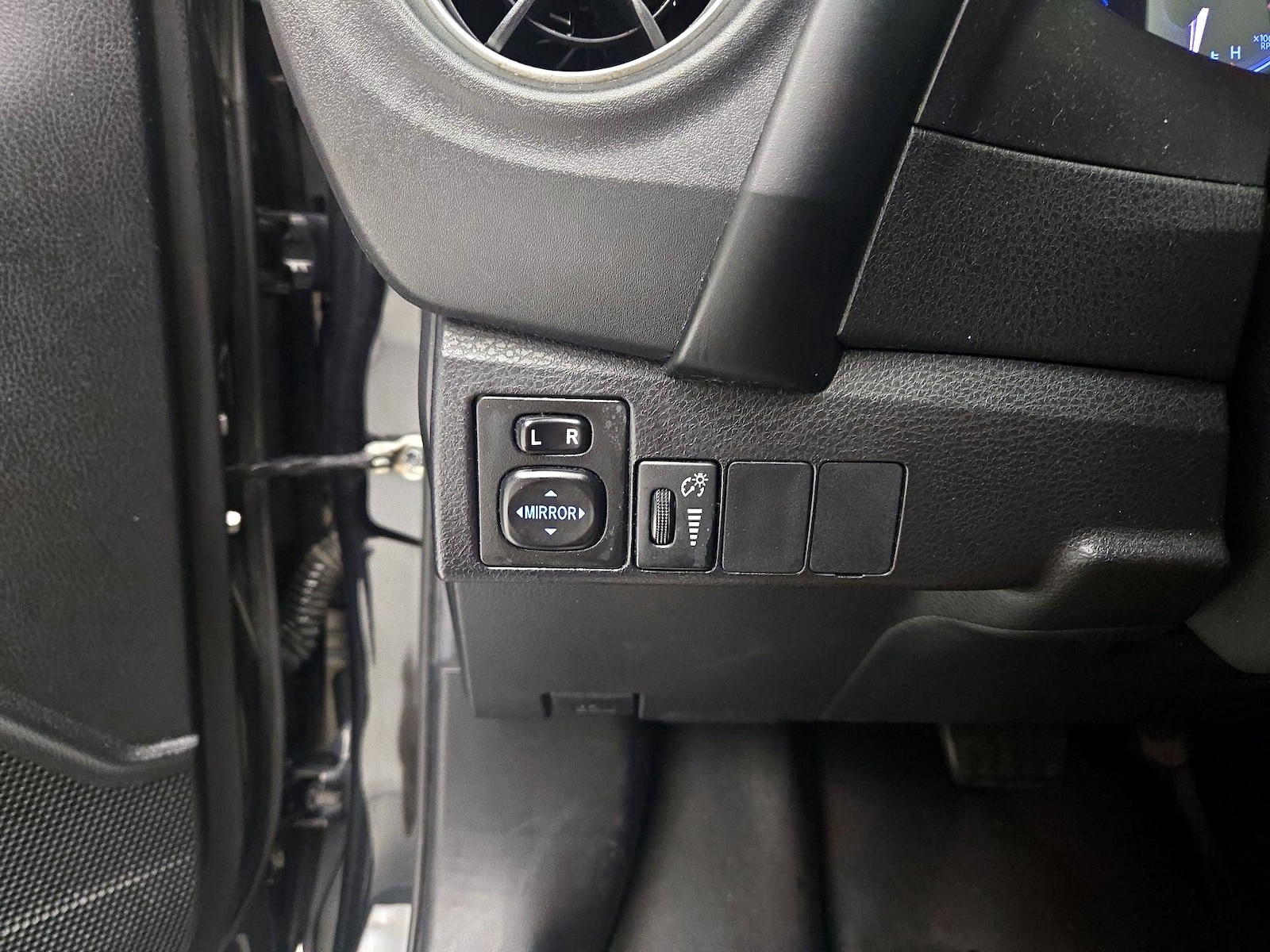 2019 Toyota Corolla LE - Photo 14