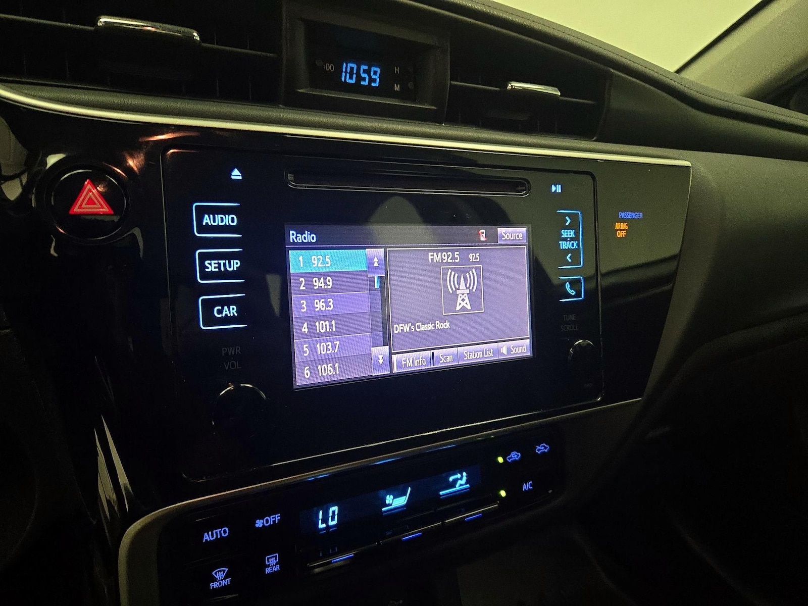 2019 Toyota Corolla LE - Photo 16